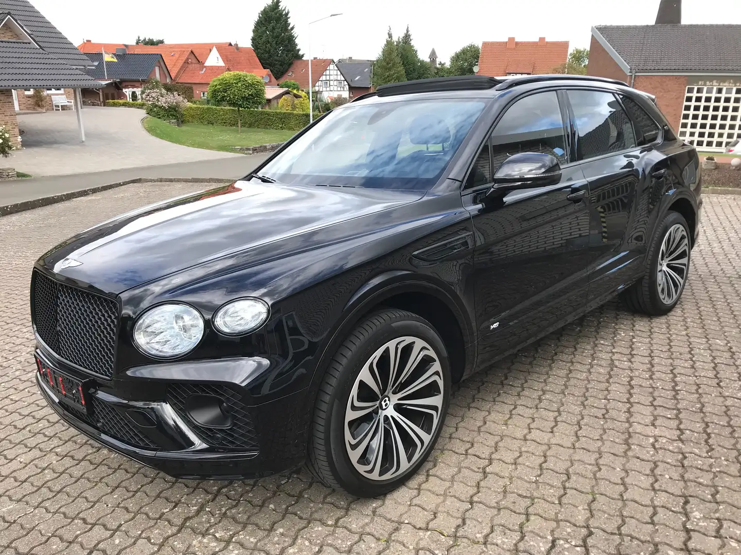 Bentley Bentayga V 8 INZAHL. / TAUSCH FIRST EDITION BLACKLINE NAIM Schwarz - 1