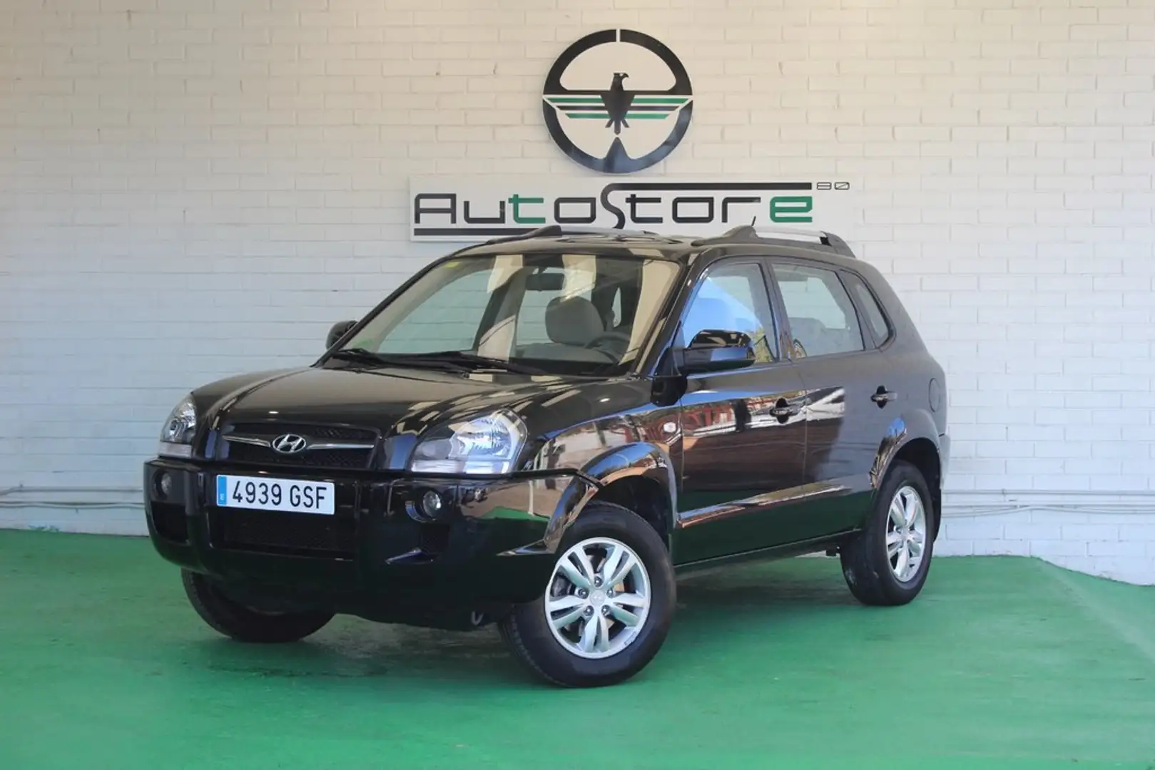 Hyundai TUCSON 2.0 Classic 4x2 Zwart - 1