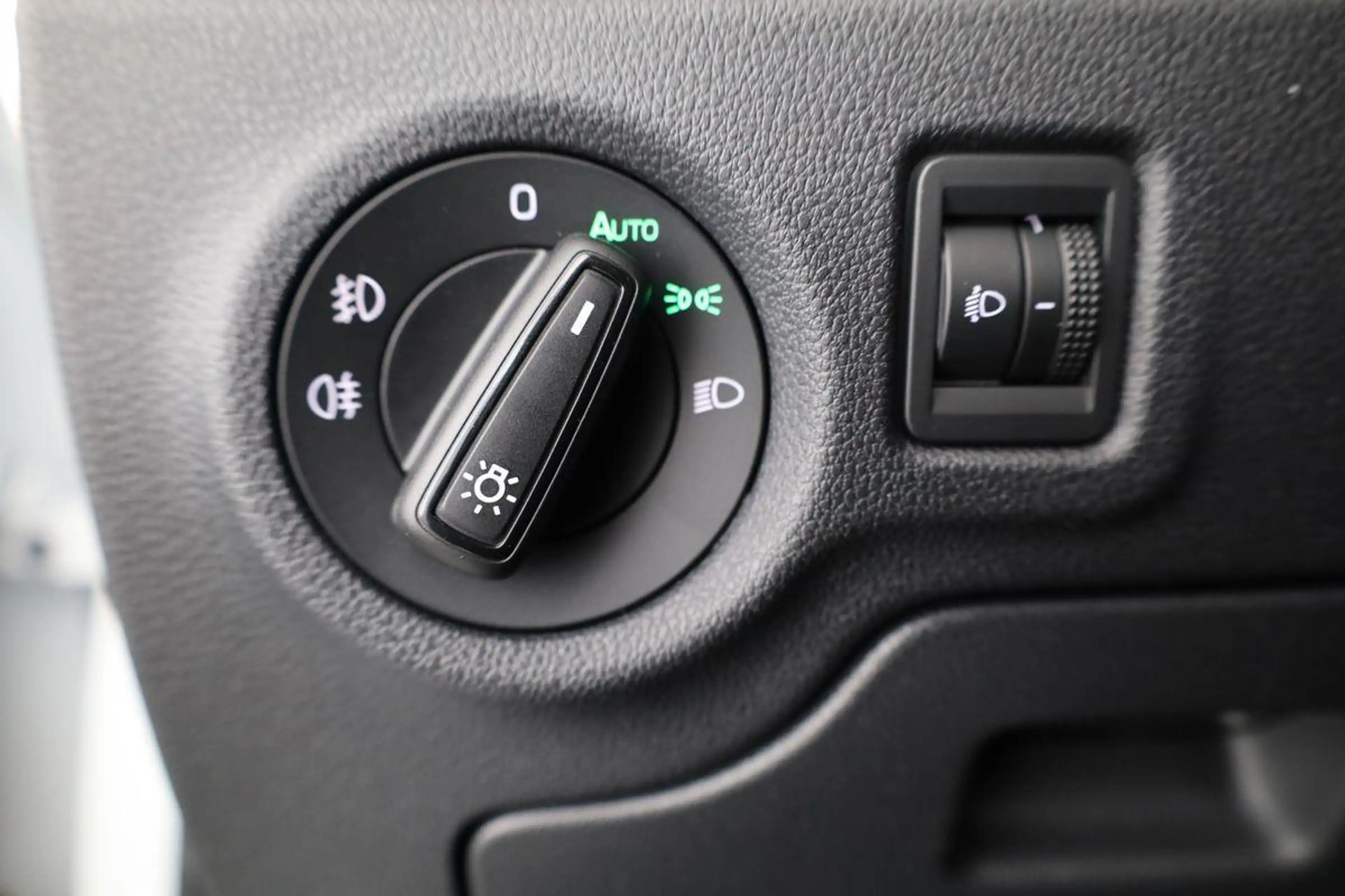 Skoda Fabia Selection 1.0 TSI 130 Jahre, LED, Kamera, Winte... — photo 6