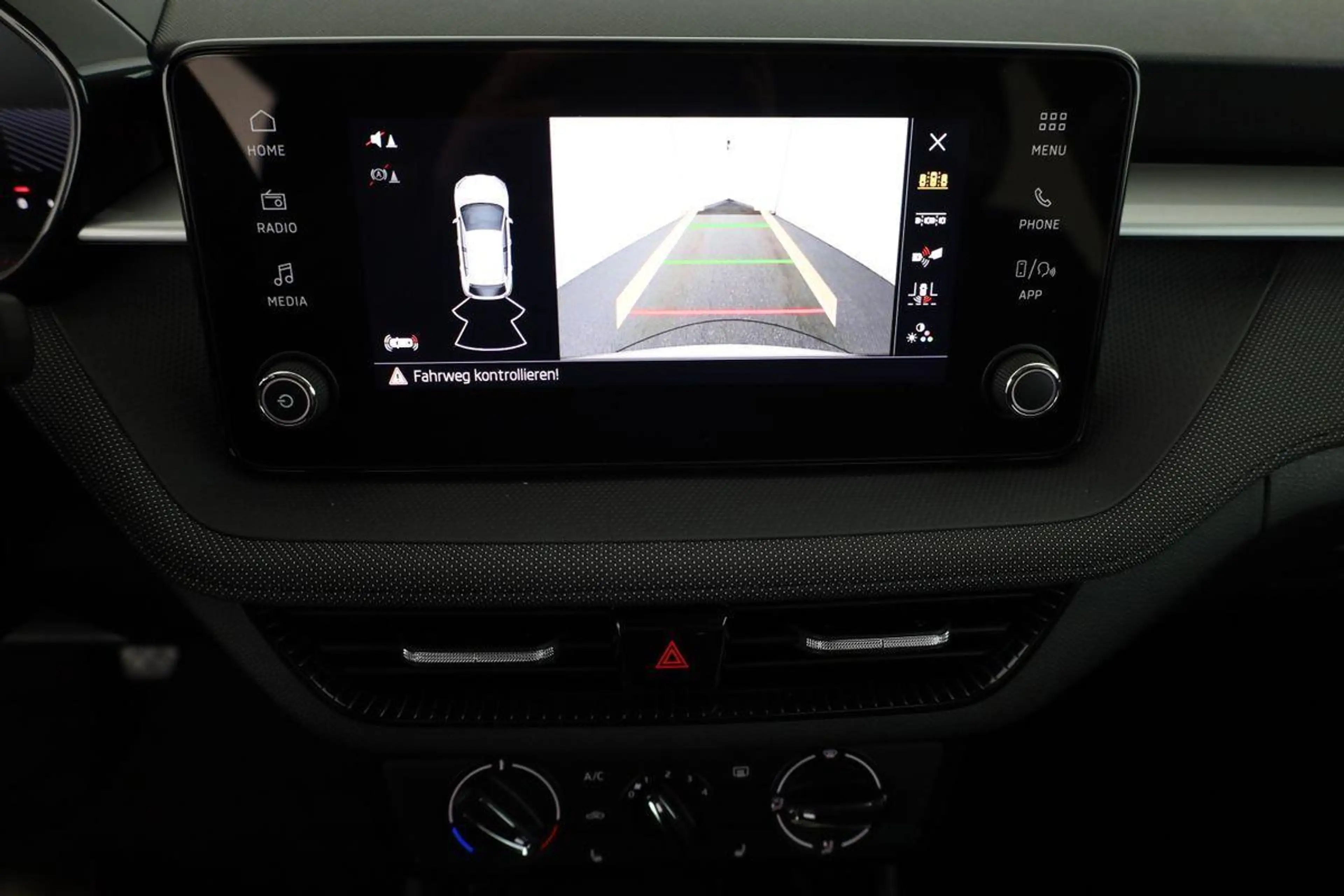 Skoda Fabia Selection 1.0 TSI 130 Jahre, LED, Kamera, Winte... — photo 4