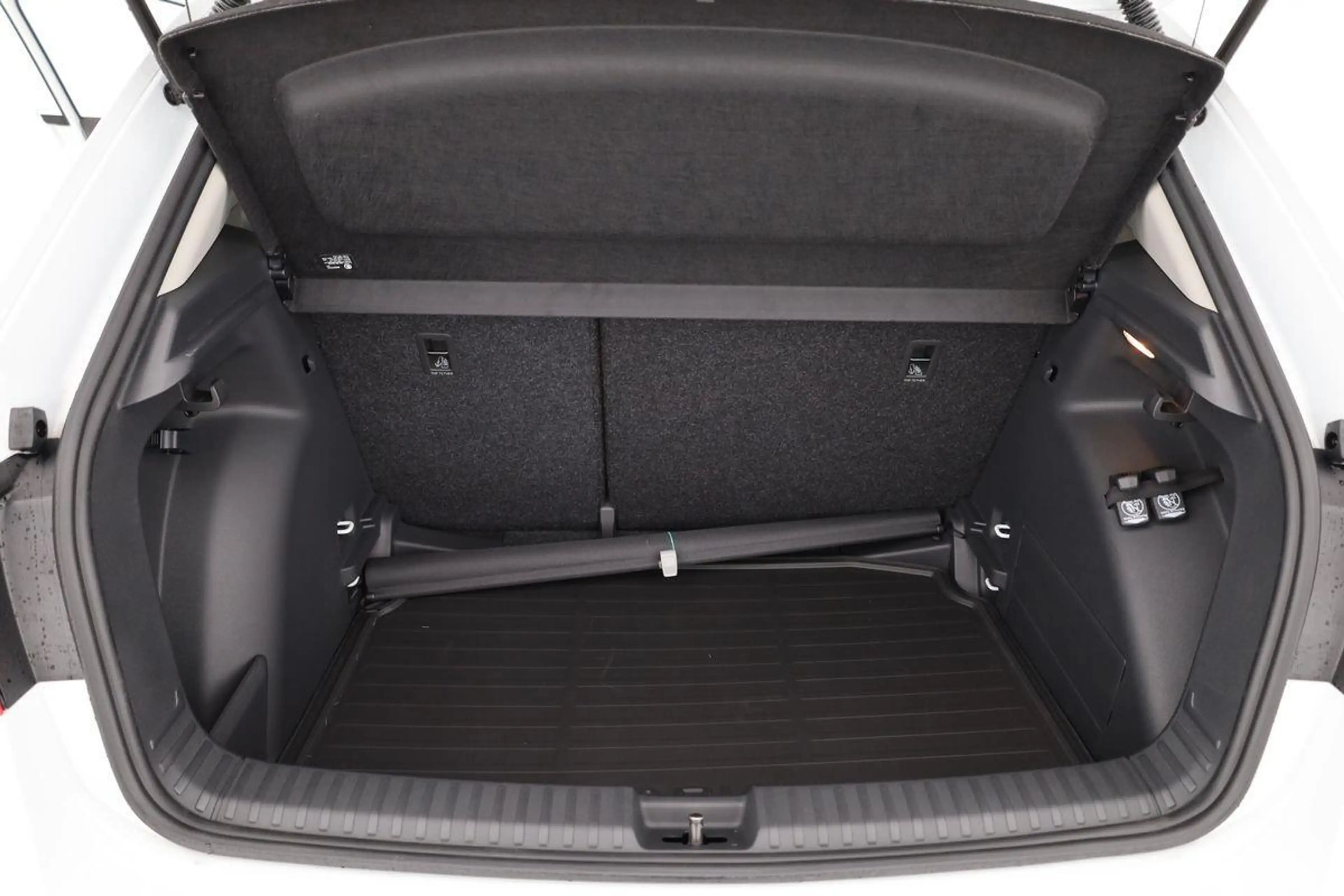 Skoda Fabia Selection 1.0 TSI 130 Jahre, LED, Kamera, Winte... — photo 10