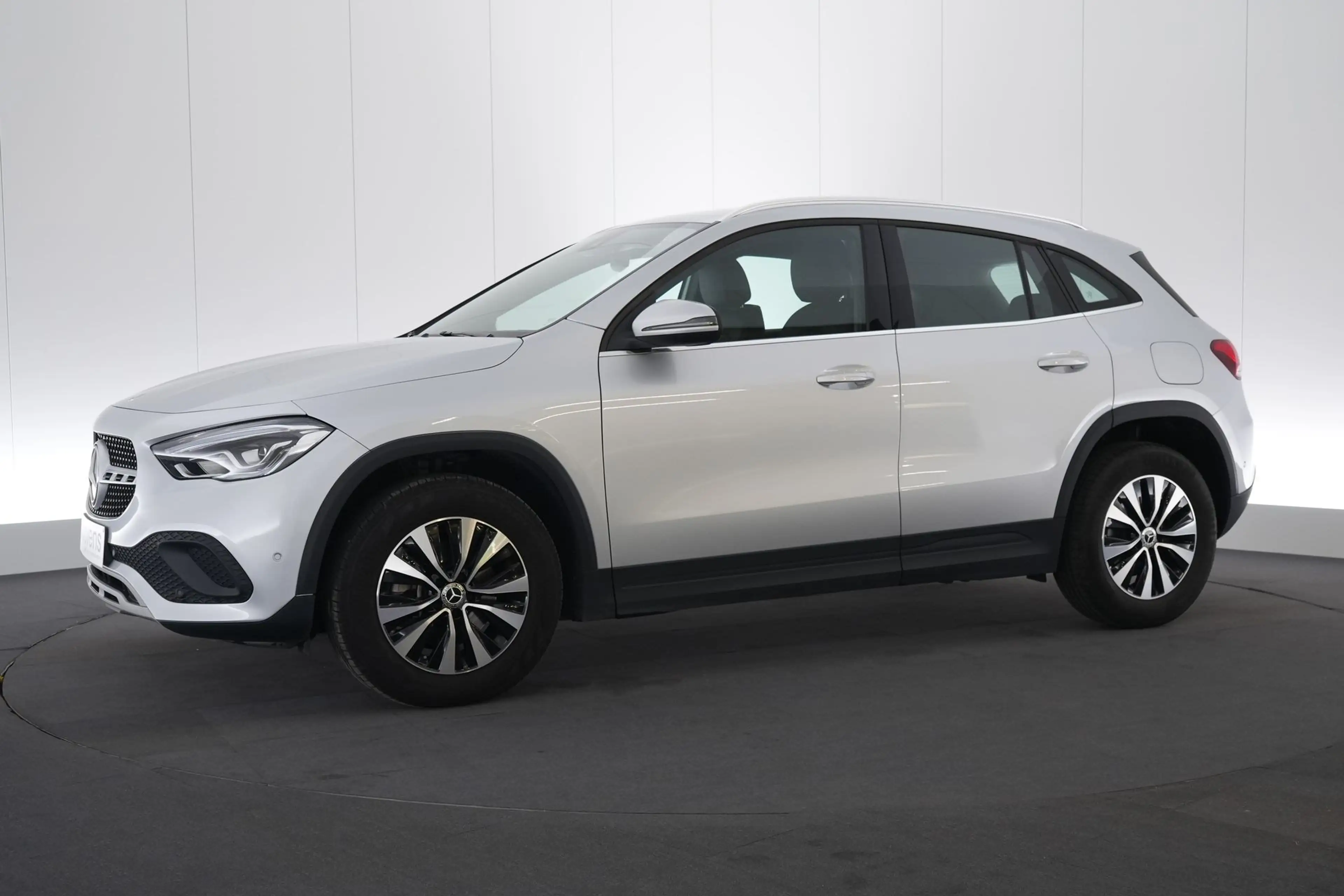 Mercedes-Benz GLA 200 Class 200dA Business Line LEDER/CUIR LED GPS PDC C — photo 12