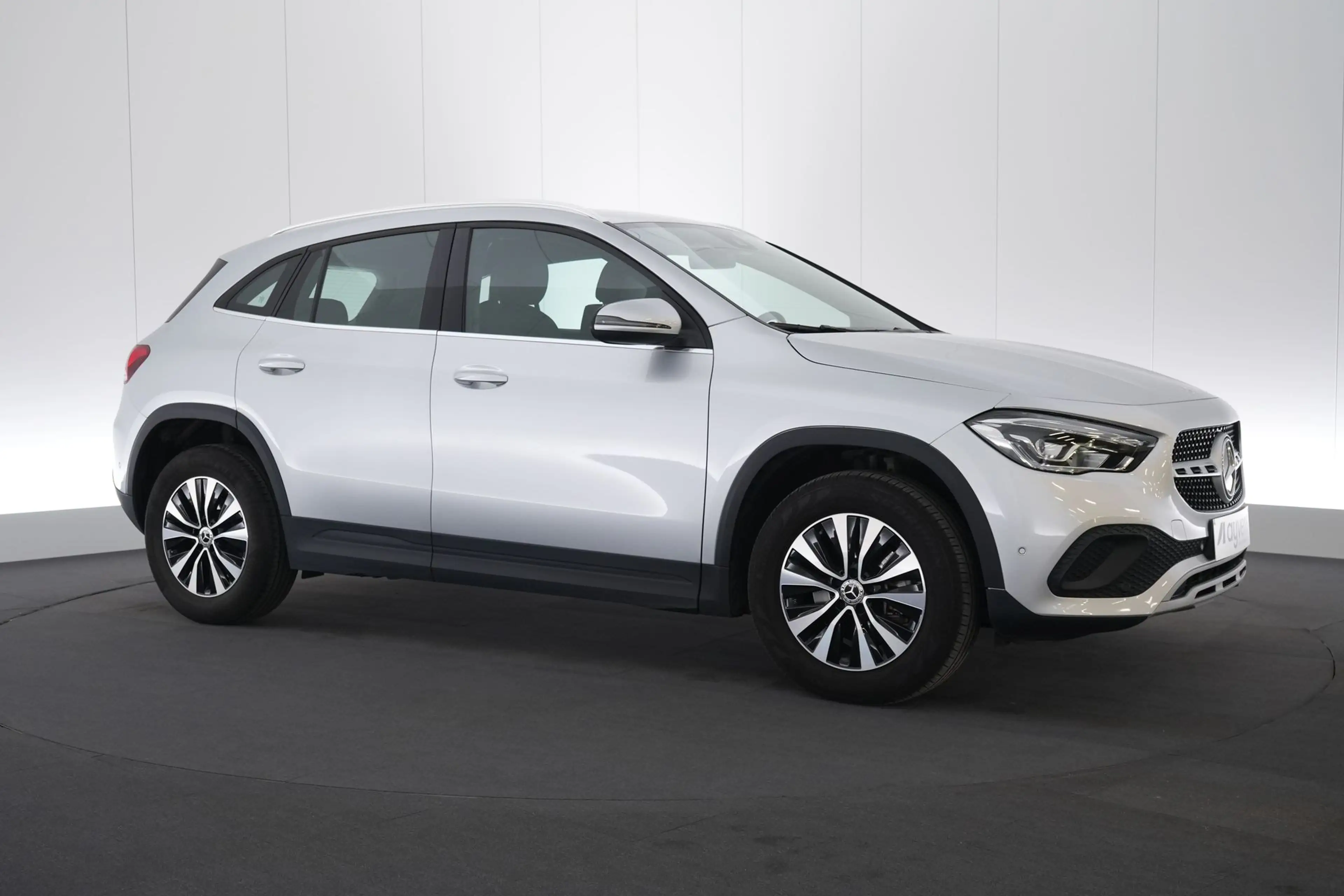Mercedes-Benz GLA 200 Class 200dA Business Line LEDER/CUIR LED GPS PDC C — photo 4