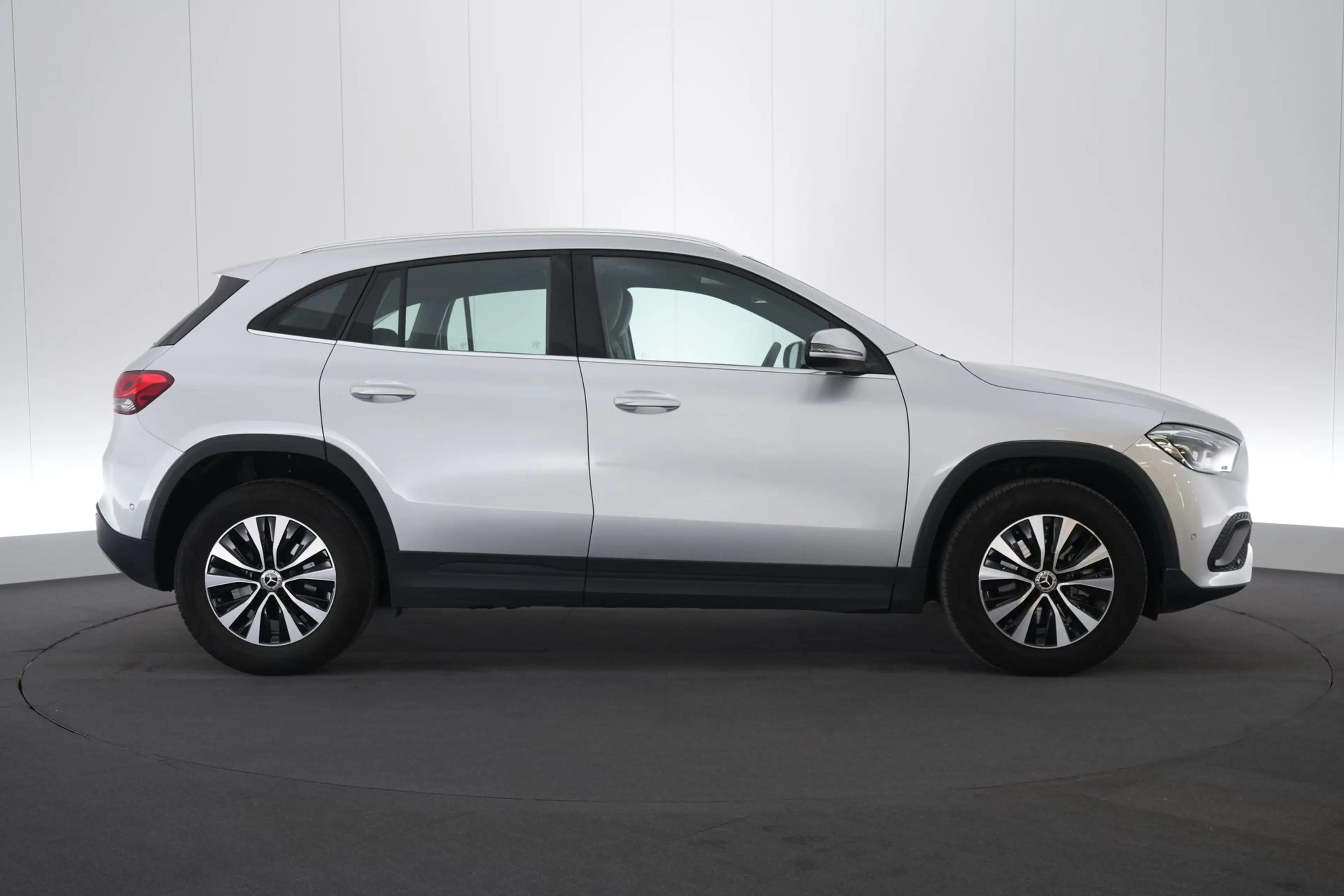 Mercedes-Benz GLA 200 Class 200dA Business Line LEDER/CUIR LED GPS PDC C — photo 5