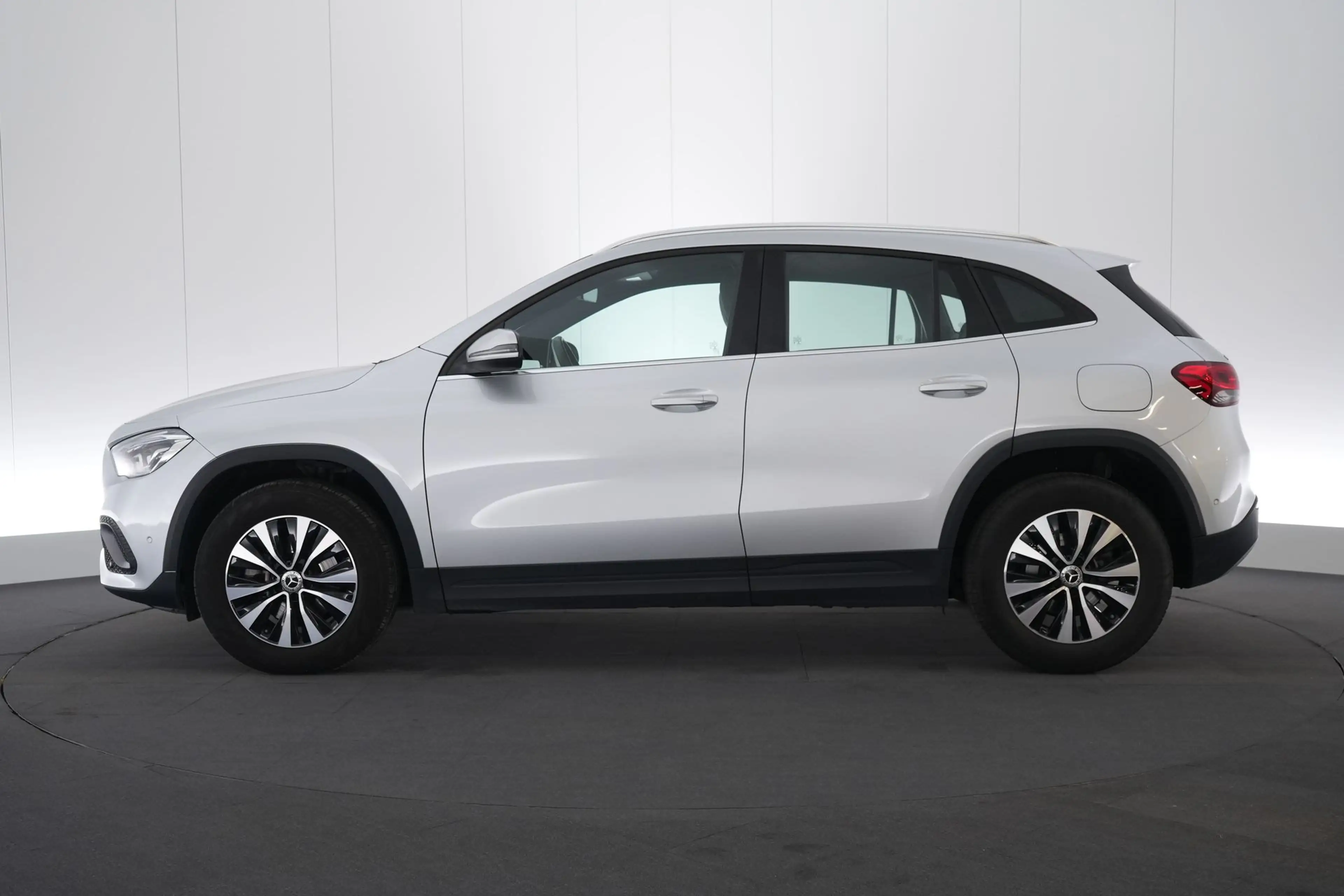 Mercedes-Benz GLA 200 Class 200dA Business Line LEDER/CUIR LED GPS PDC C — photo 11