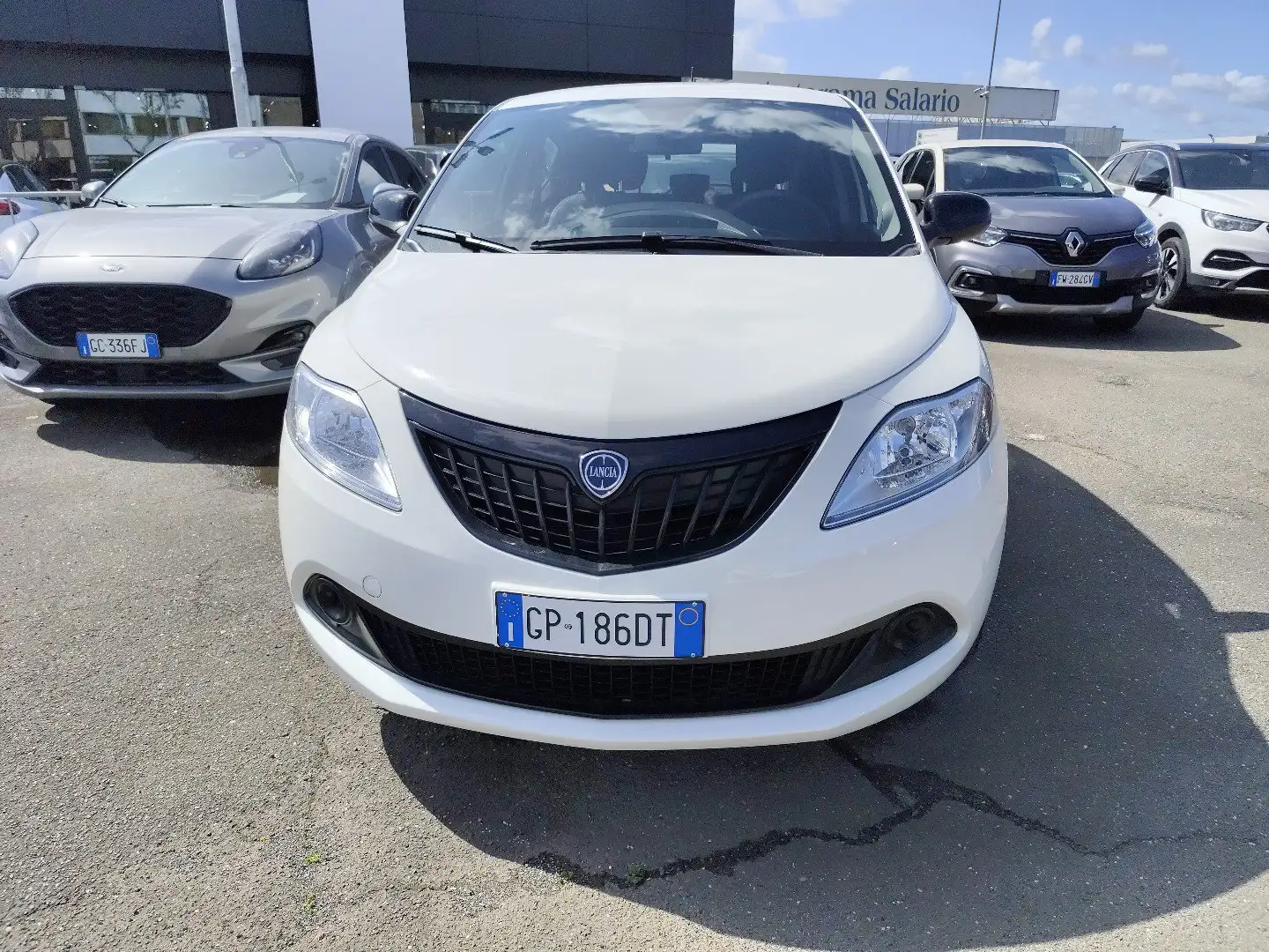Lancia Ypsilon 1.0 FireFly 5 porte S&S Hybrid Silver Plus Белый - 2