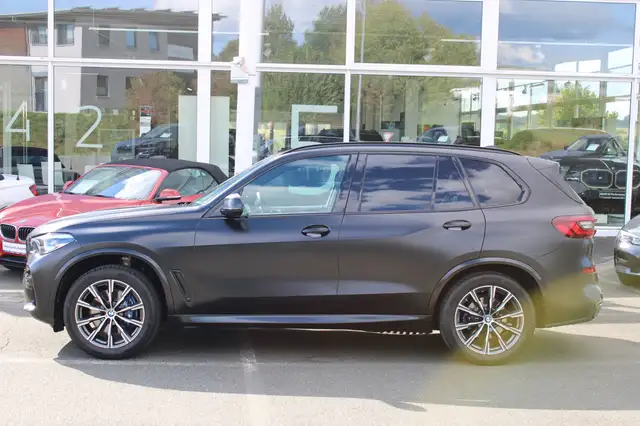 BMW X5 view 4
