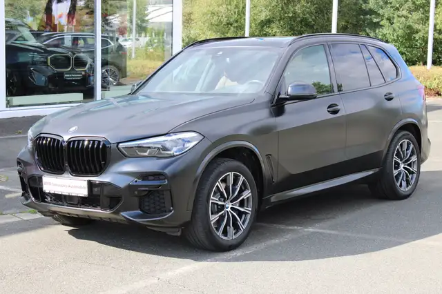 BMW X5 view 2