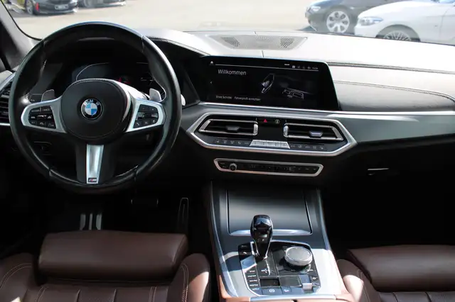 BMW X5 view 11