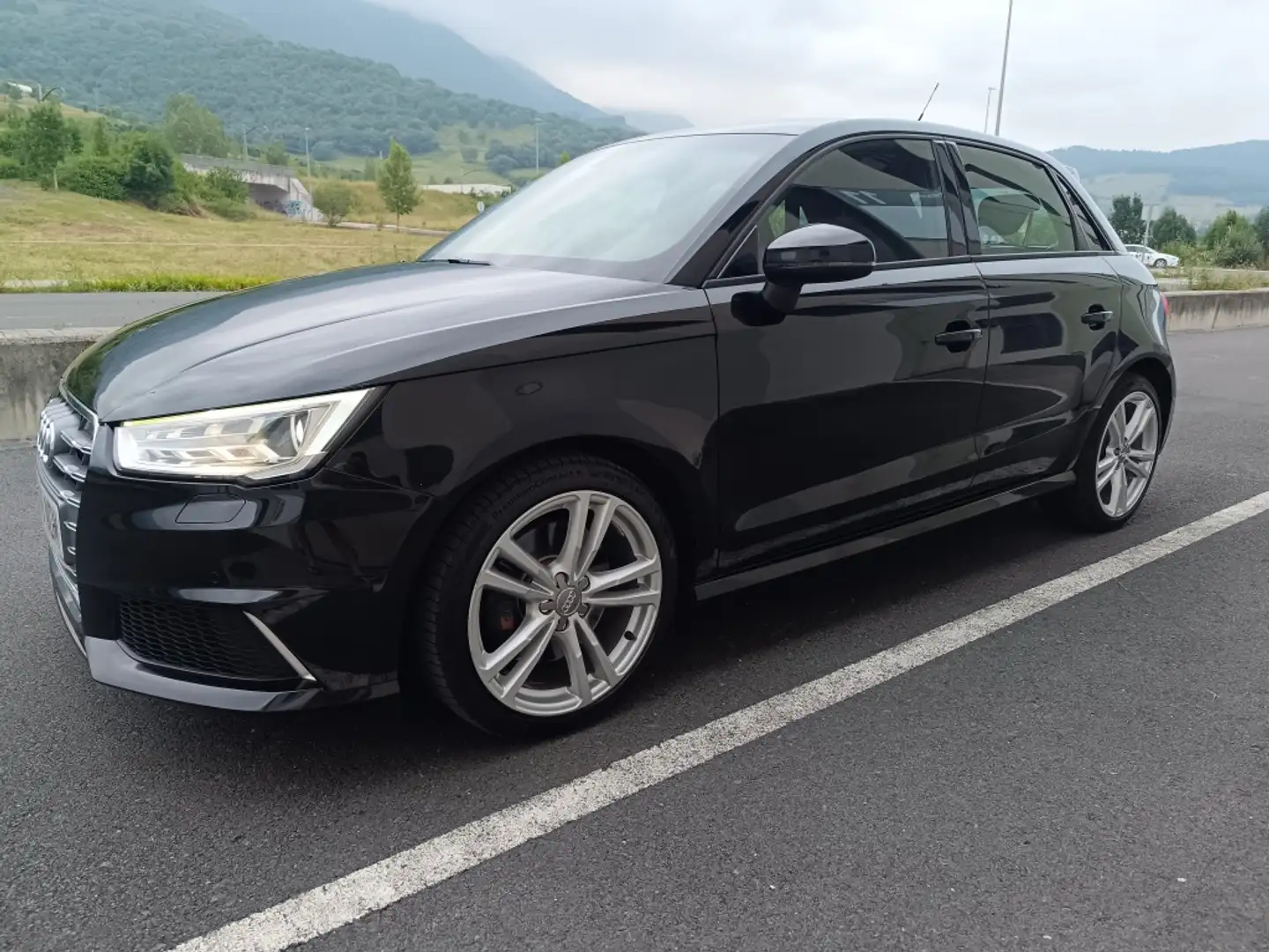 Audi S1 Sportback 2.0 TFSI quattro Zwart - 1