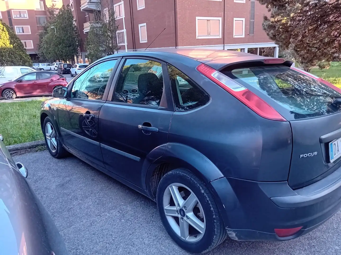 Ford Focus Focus II 5p 1.8 tdci 115cv Grigio - 2