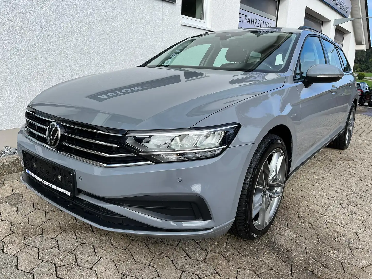 Volkswagen Passat Variant 1.5 TSI LED NAVI PDC KAMERA SHZ Grau - 2