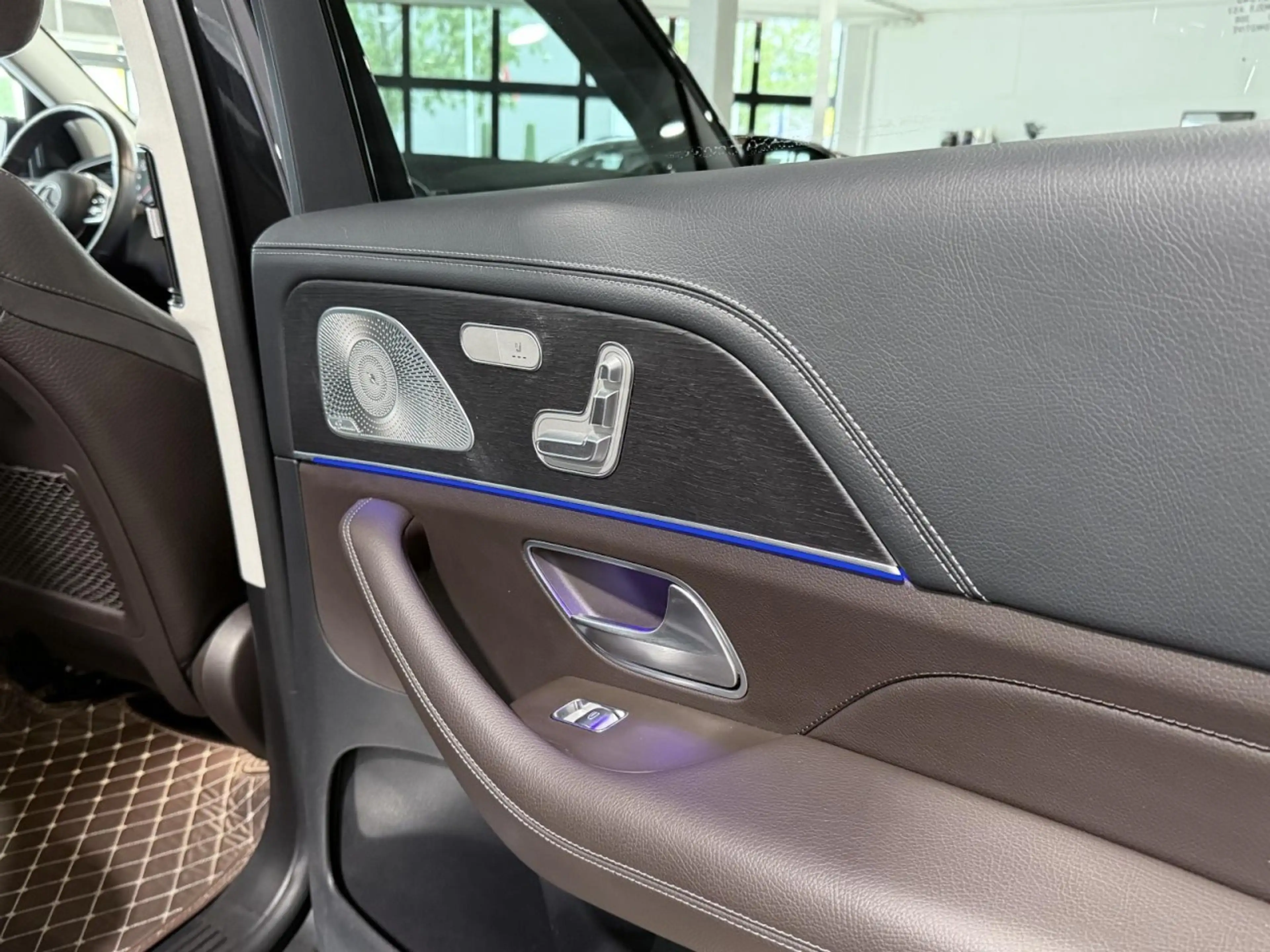 Mercedes-Benz GLS 400 D 4MATIC 360CAM PANO BURMESTER MEOMORY Klima — photo 12