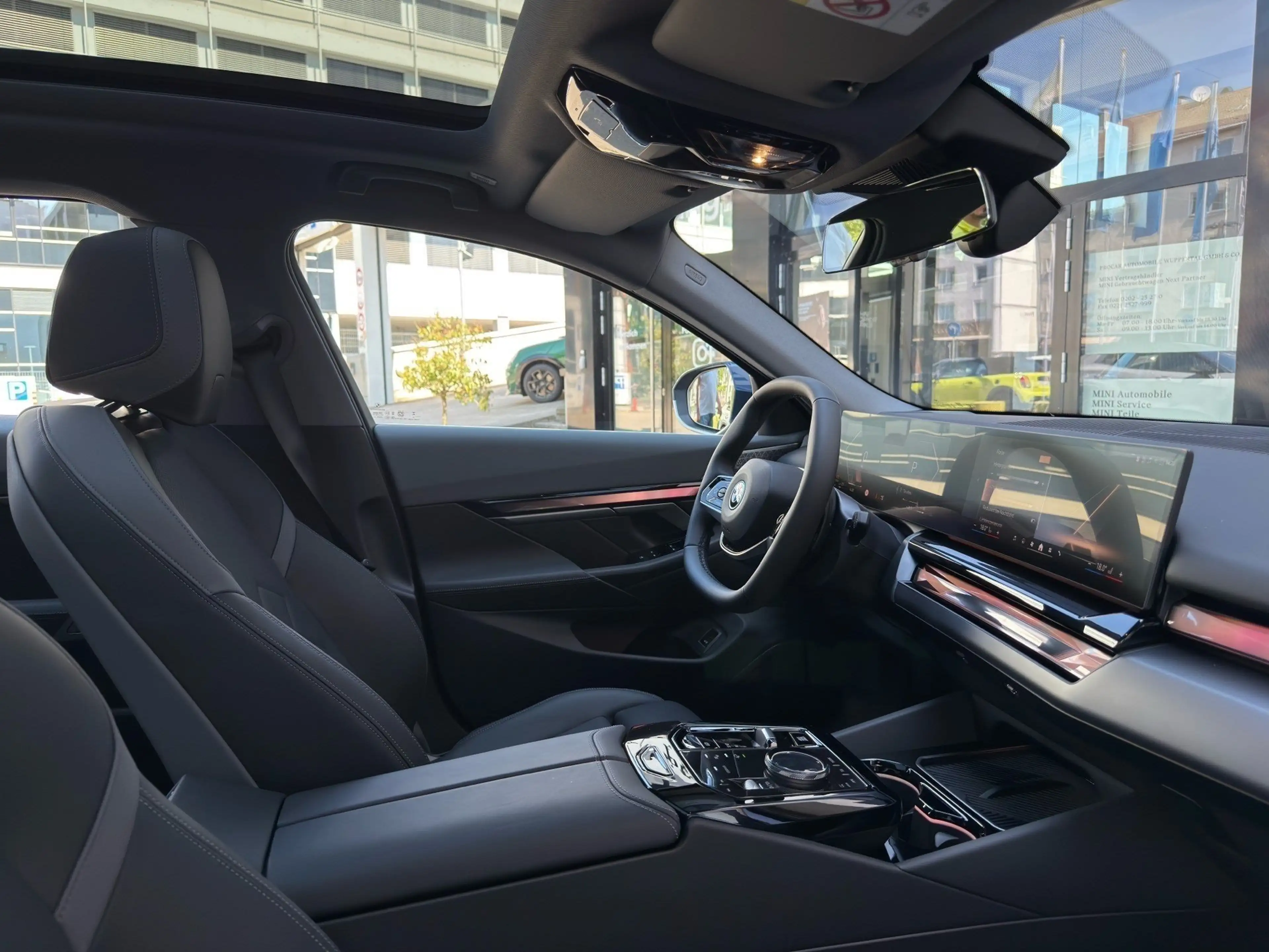 BMW 550 e xDrive PANO AHK RFK NAVI LED — photo 4