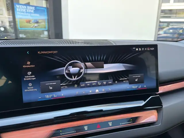 BMW 5 Series view 10