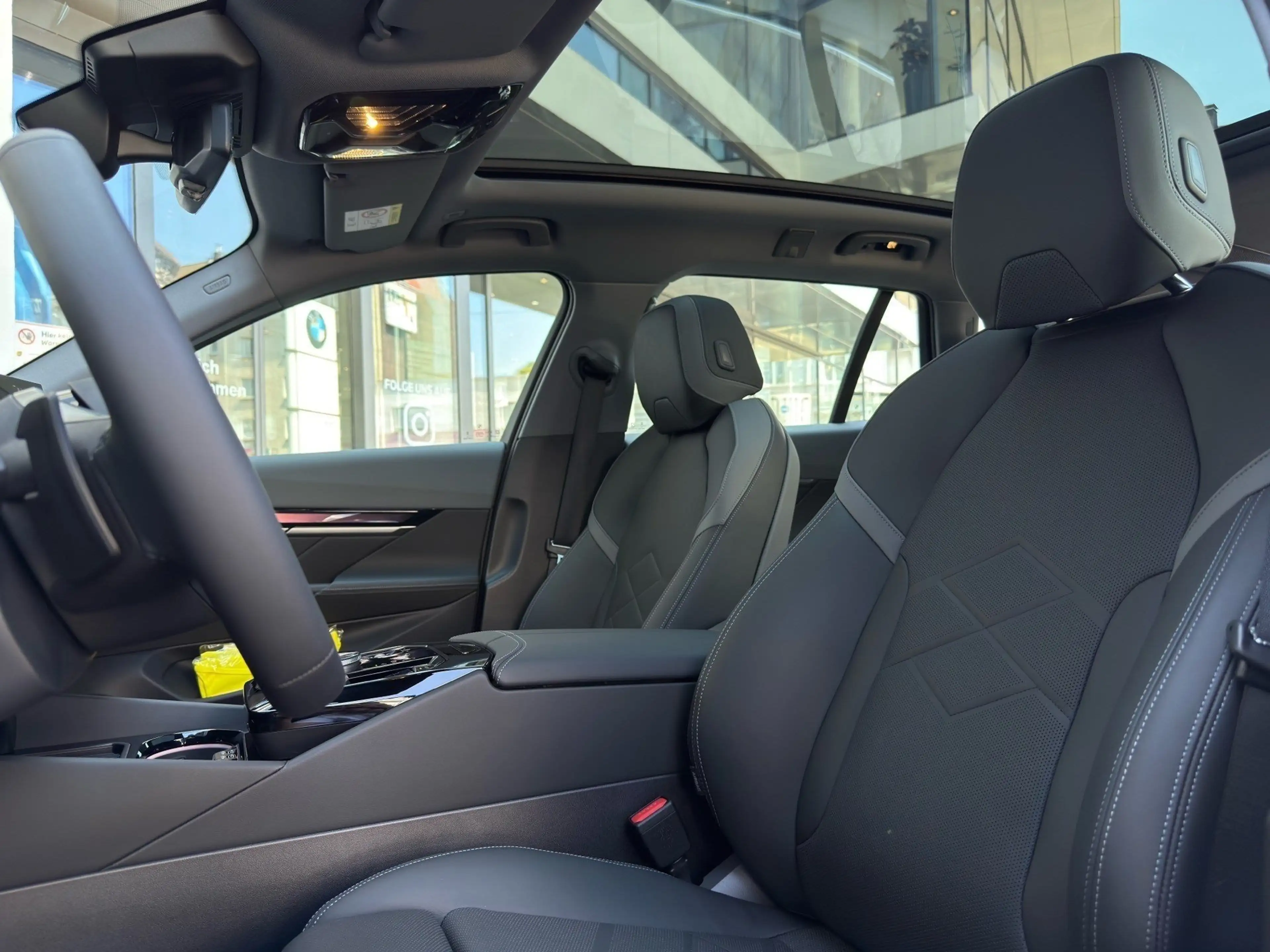 BMW 550 e xDrive PANO AHK RFK NAVI LED — photo 12