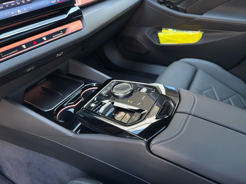 BMW 550 e xDrive PANO AHK RFK NAVI LED — photo 11