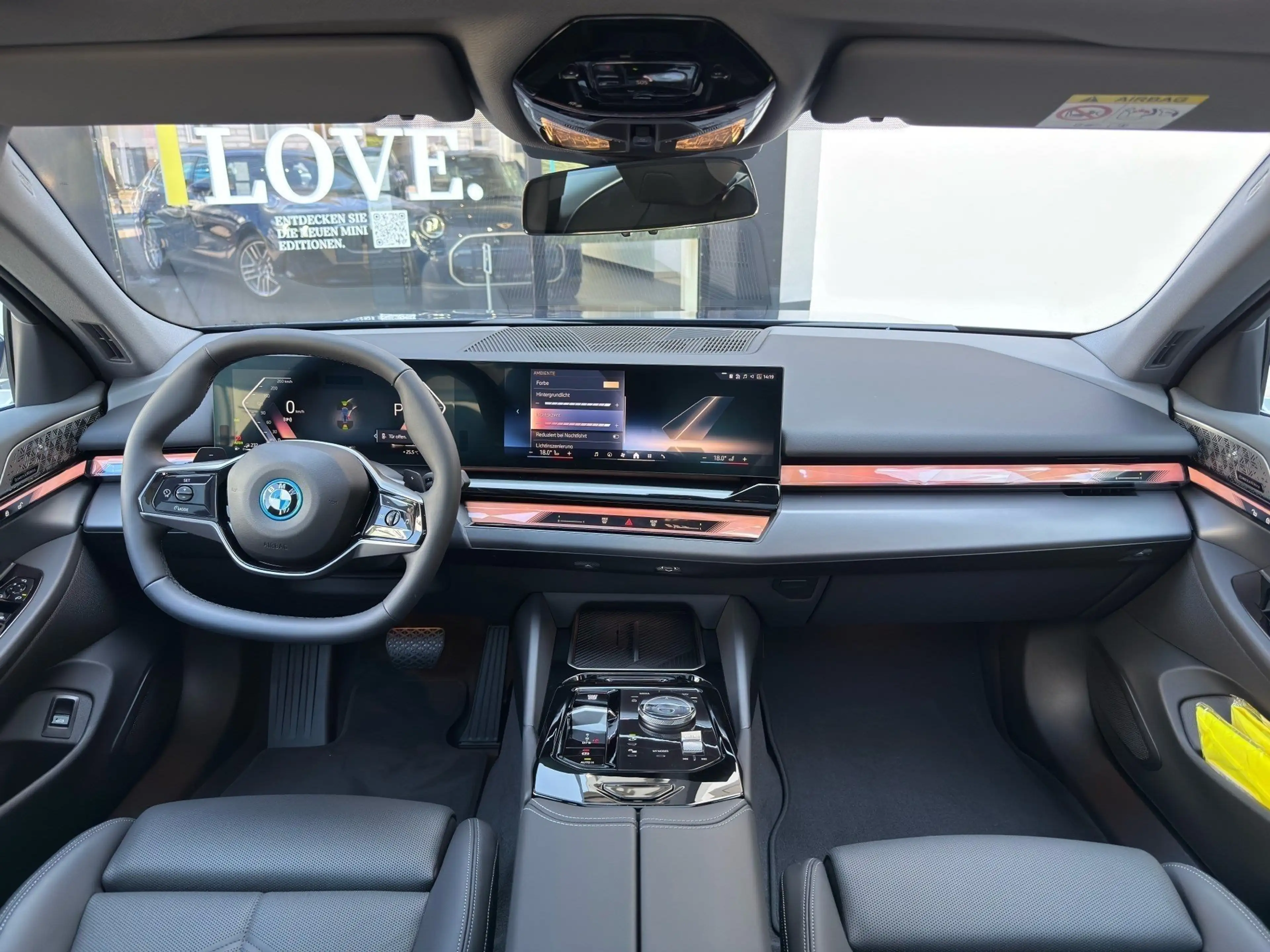 BMW 550 e xDrive PANO AHK RFK NAVI LED — photo 5