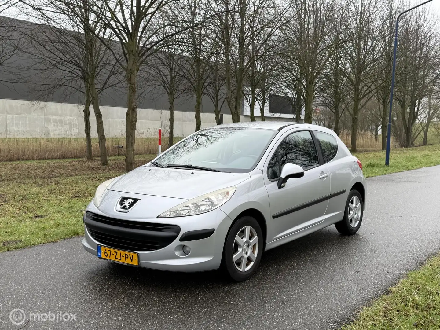 Peugeot 207 1.4 VTi Cool 'n Blue*NAP*NEW APK 03/27*AIRCO Grau - 1