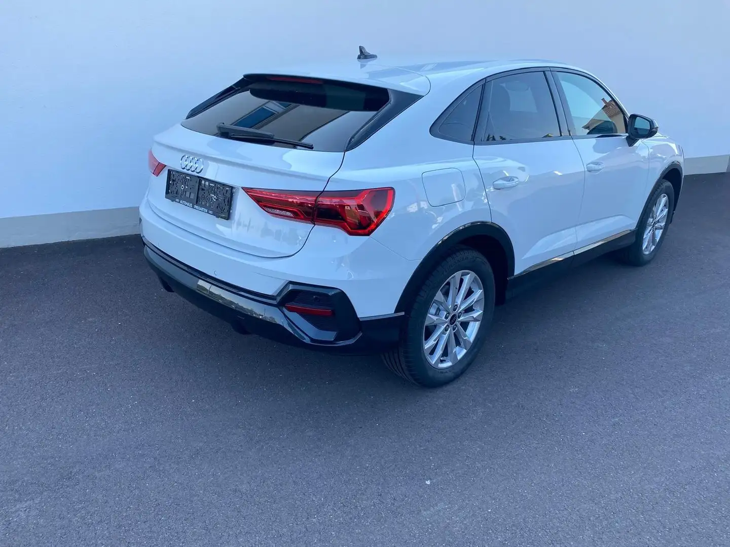 Audi Q3 35 TDI Weiß - 2