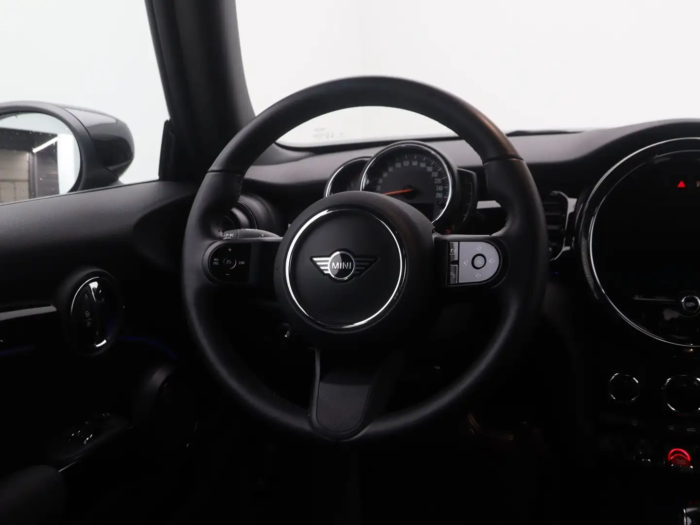 MINI Cooper 3-deurs Camden Edition Aut. Zwart - 2