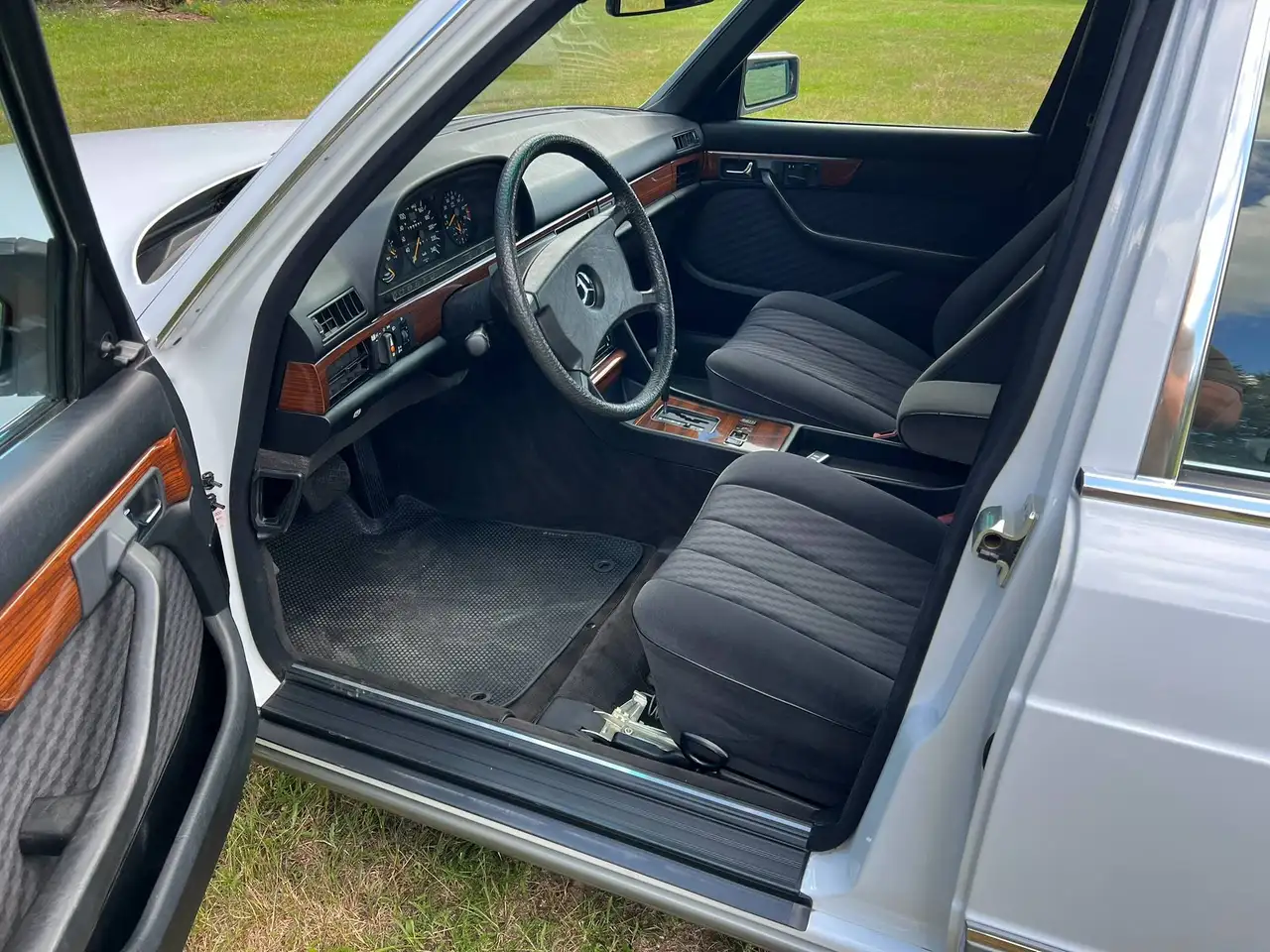 Mercedes-Benz 300 SEL W126 - 87.000 km - sehr gepflegt - rostfreier Unterboden, foto 10