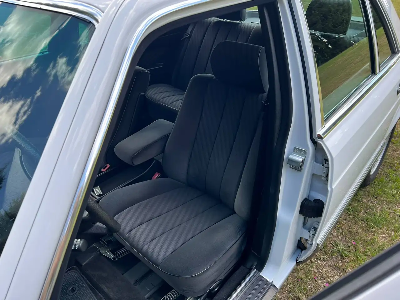 Mercedes-Benz 300 SEL W126 - 87.000 km - sehr gepflegt - rostfreier Unterboden, foto 12