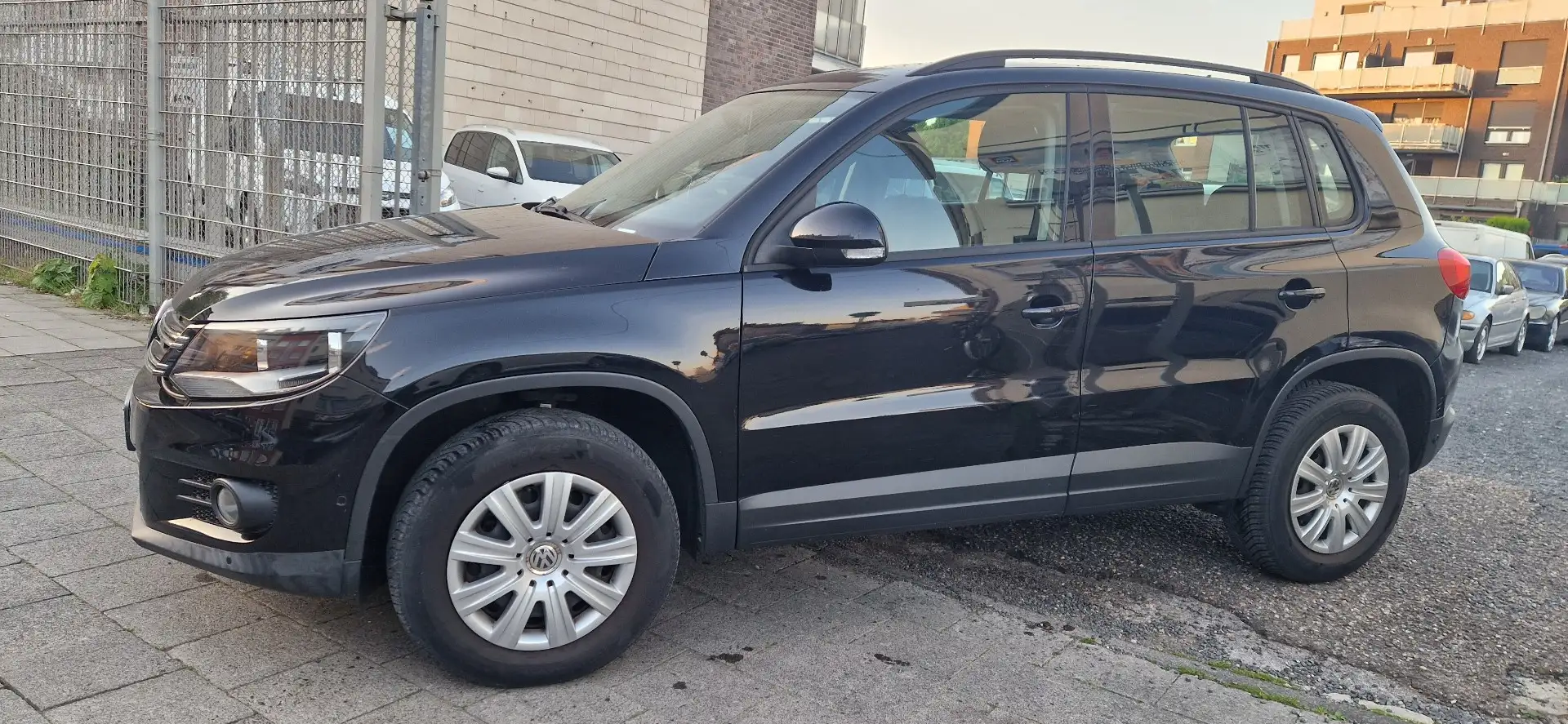 Volkswagen Tiguan 1.4 TSI BlueMotion , Fekete - 1