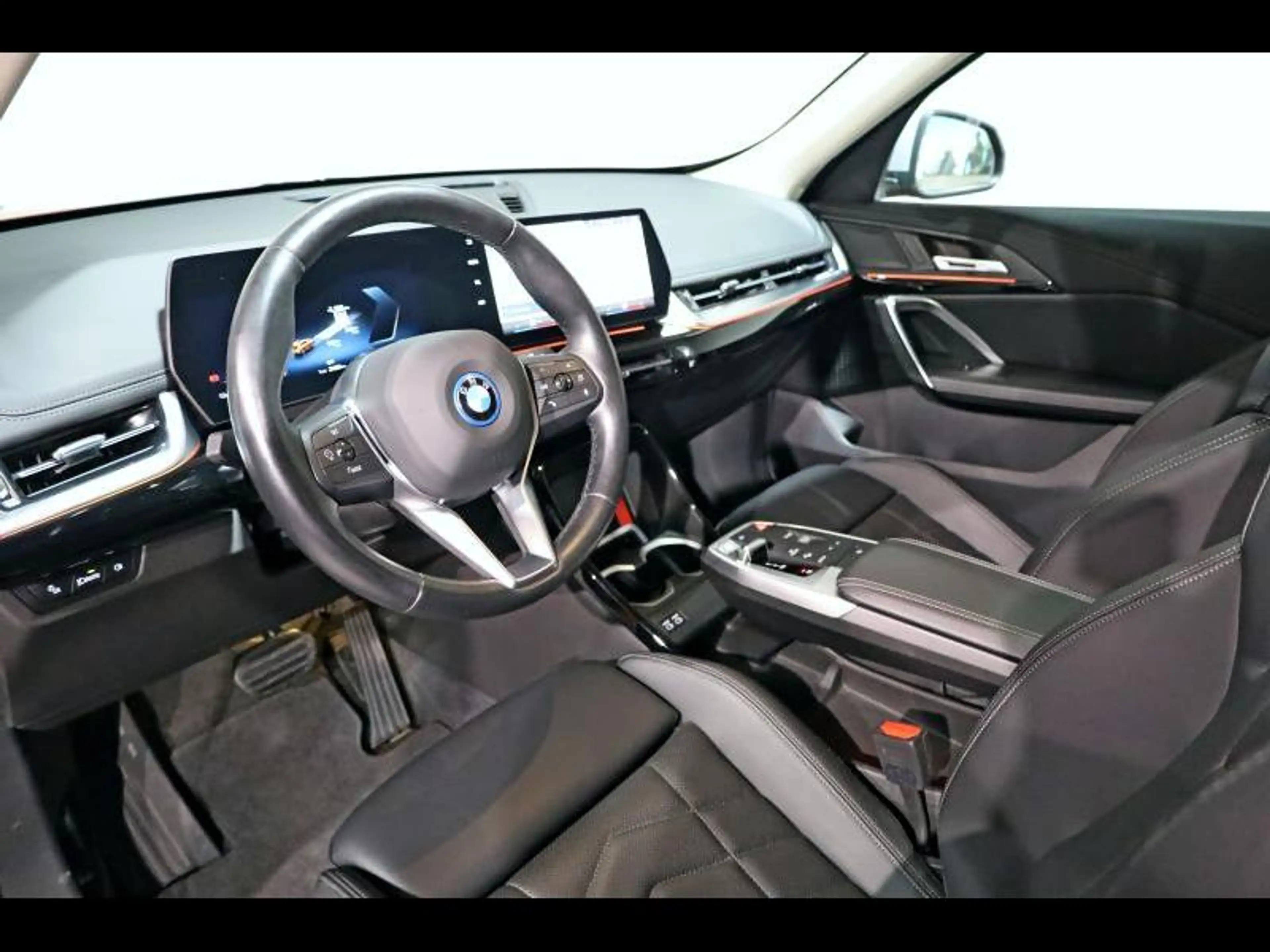 BMW iX1 eDrive20 — photo 6