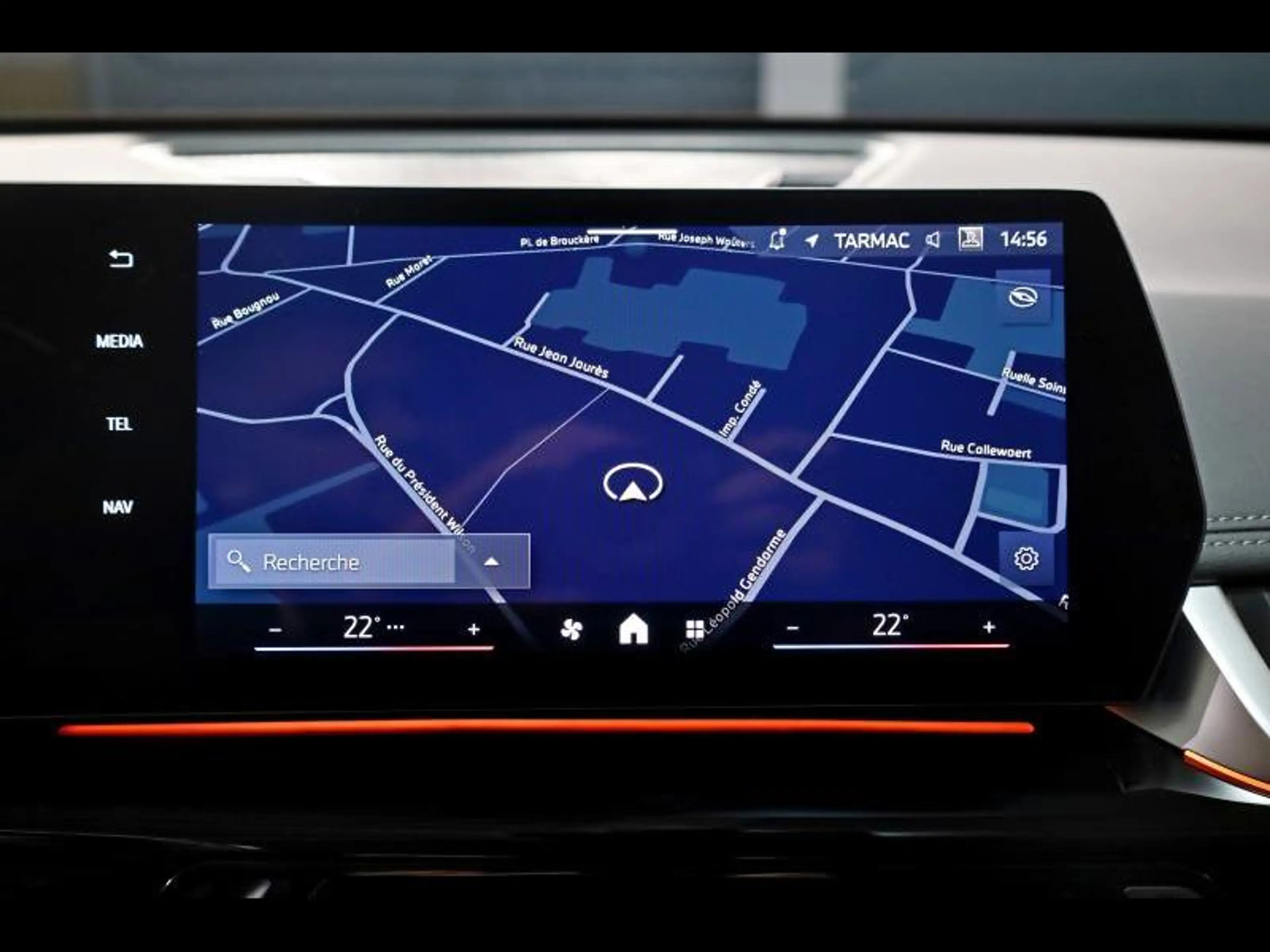 BMW iX1 eDrive20 — photo 14