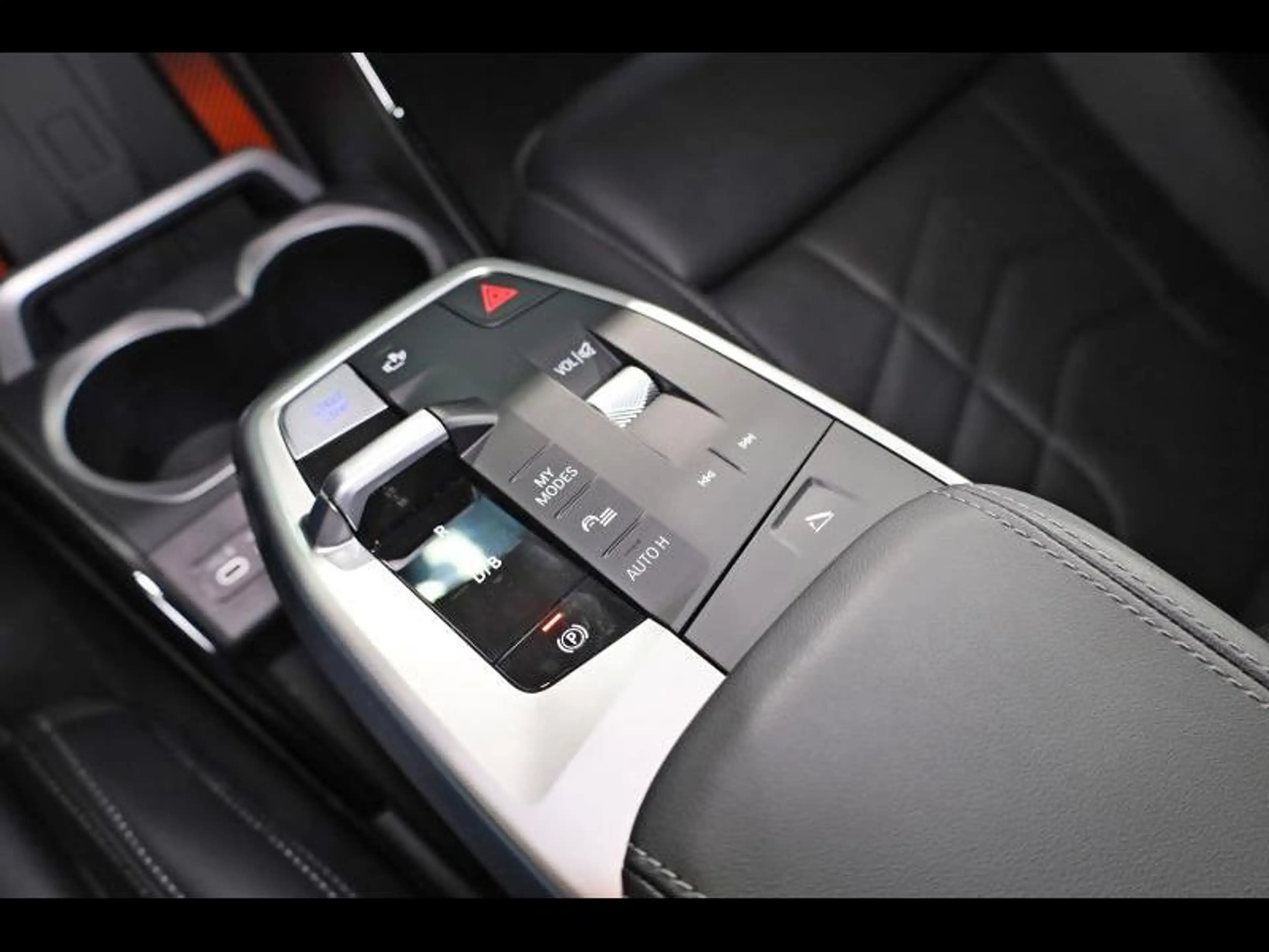 BMW iX1 eDrive20 — photo 13