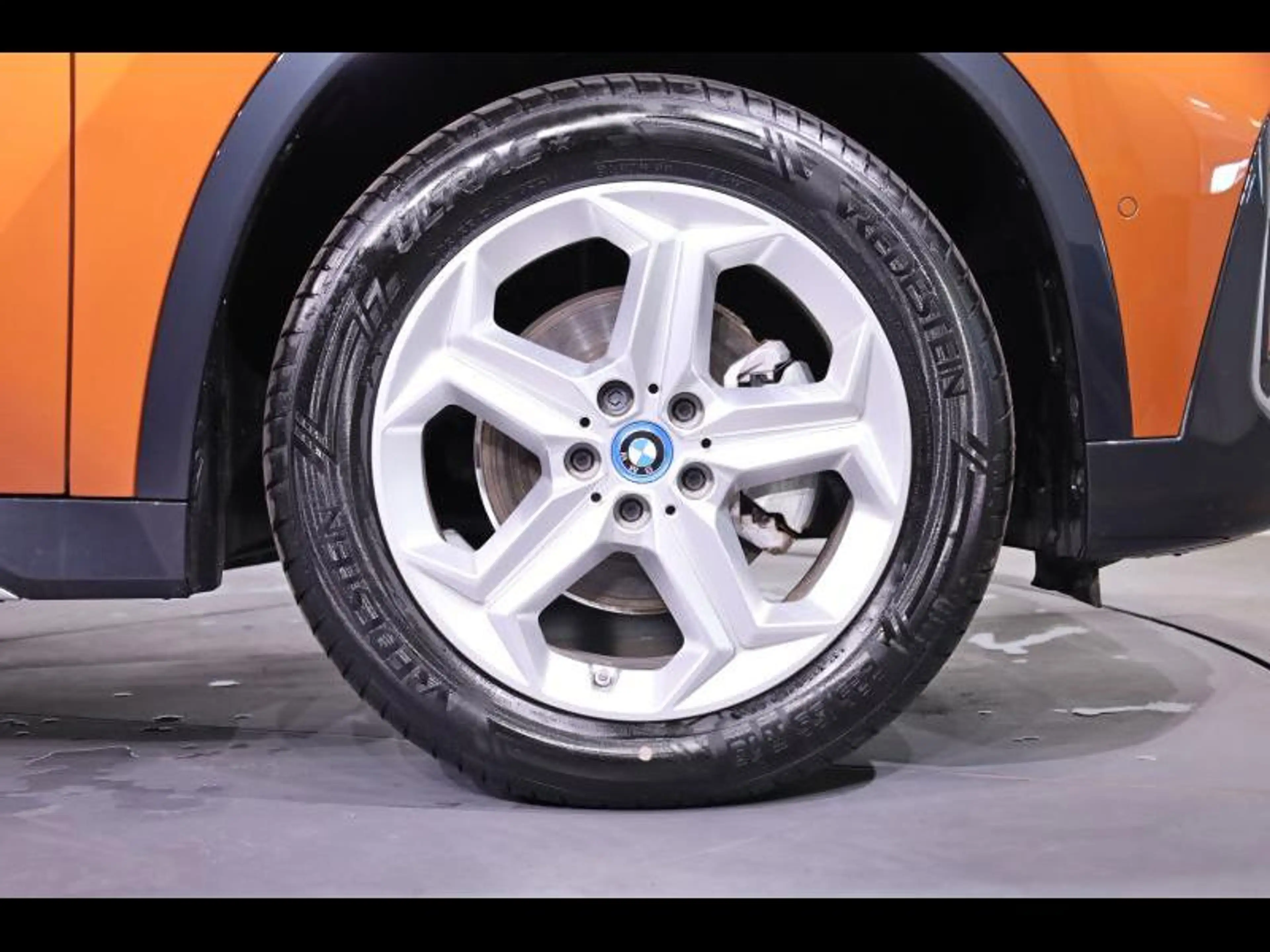 BMW iX1 eDrive20 — photo 8