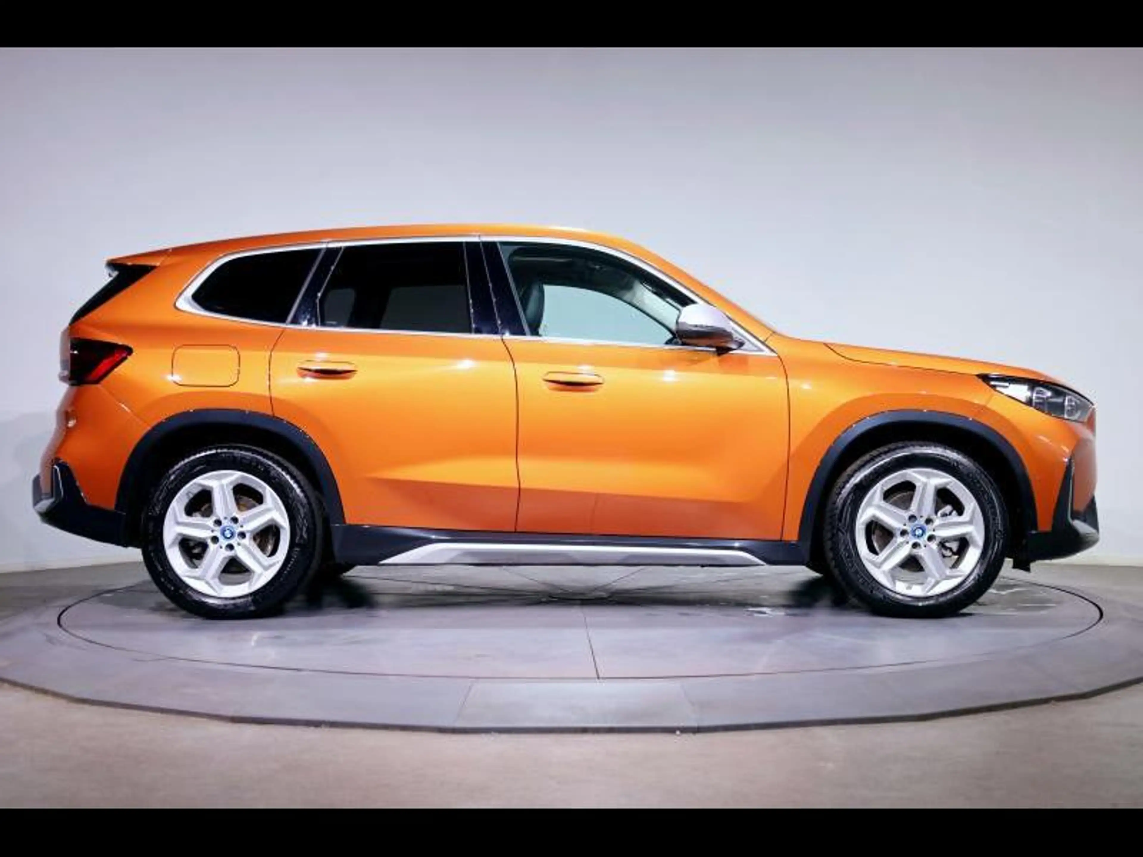 BMW iX1 eDrive20 — photo 3