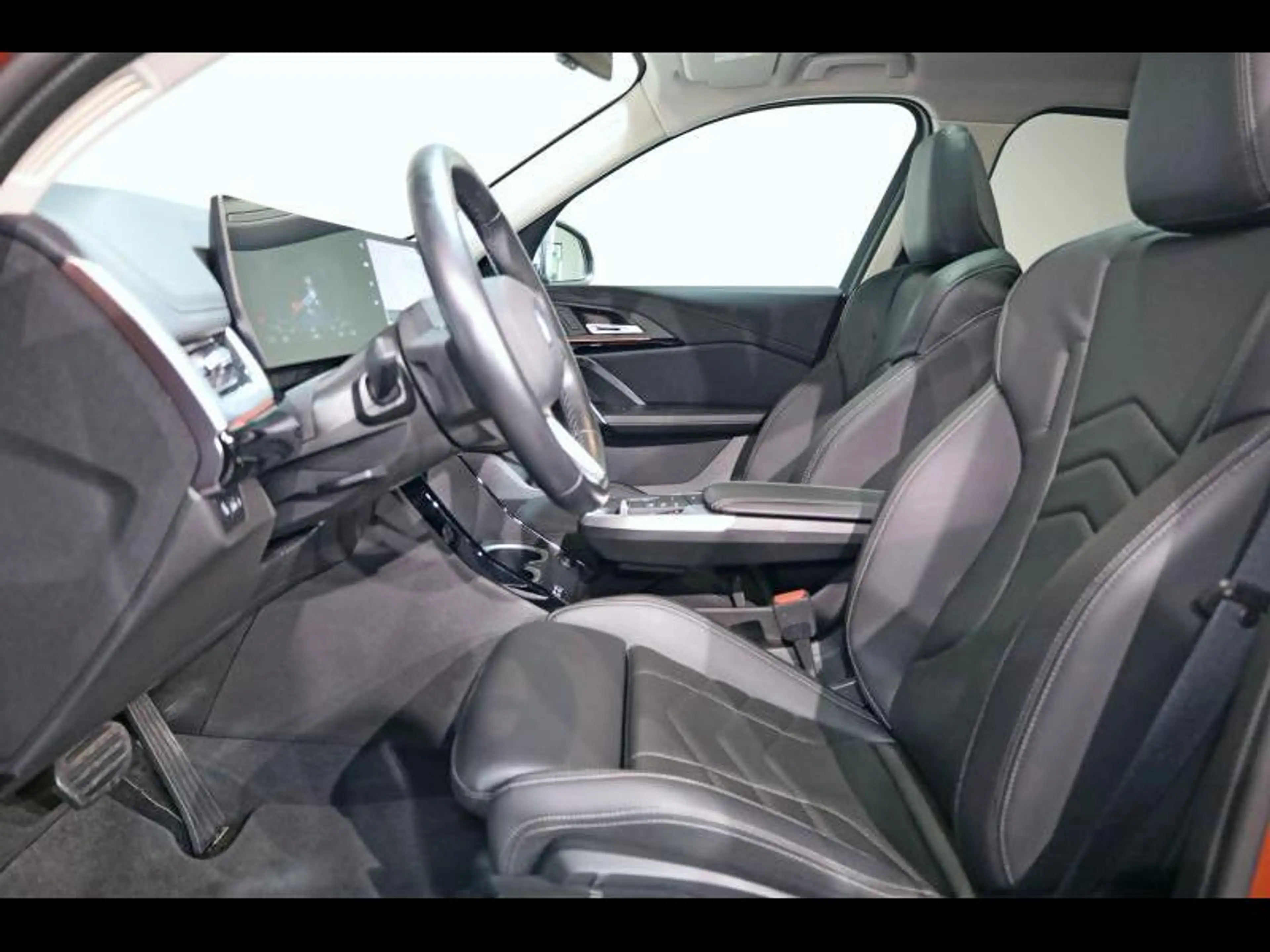 BMW iX1 eDrive20 — photo 9
