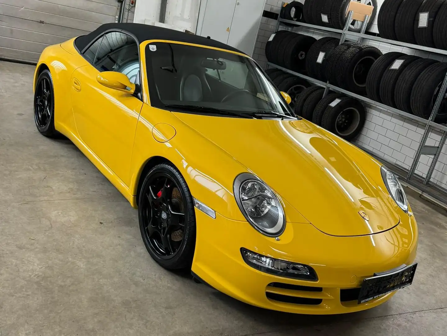 Porsche 997 911 Carrera S Cabrio S Gelb - 2