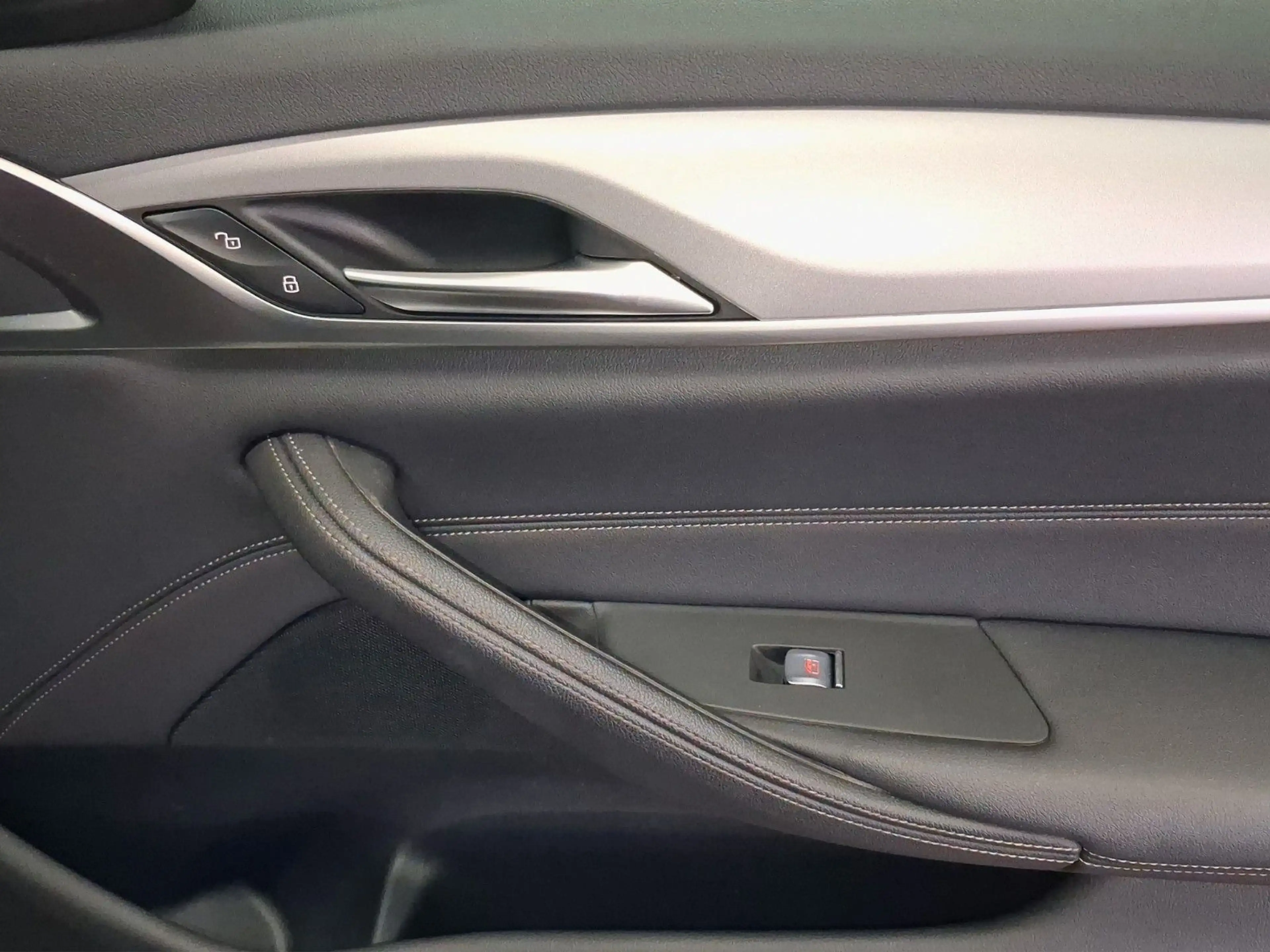 BMW 520 d Touring Aut.,Navi,Leder,LED,ACC,AHK,S-Heft — photo 10
