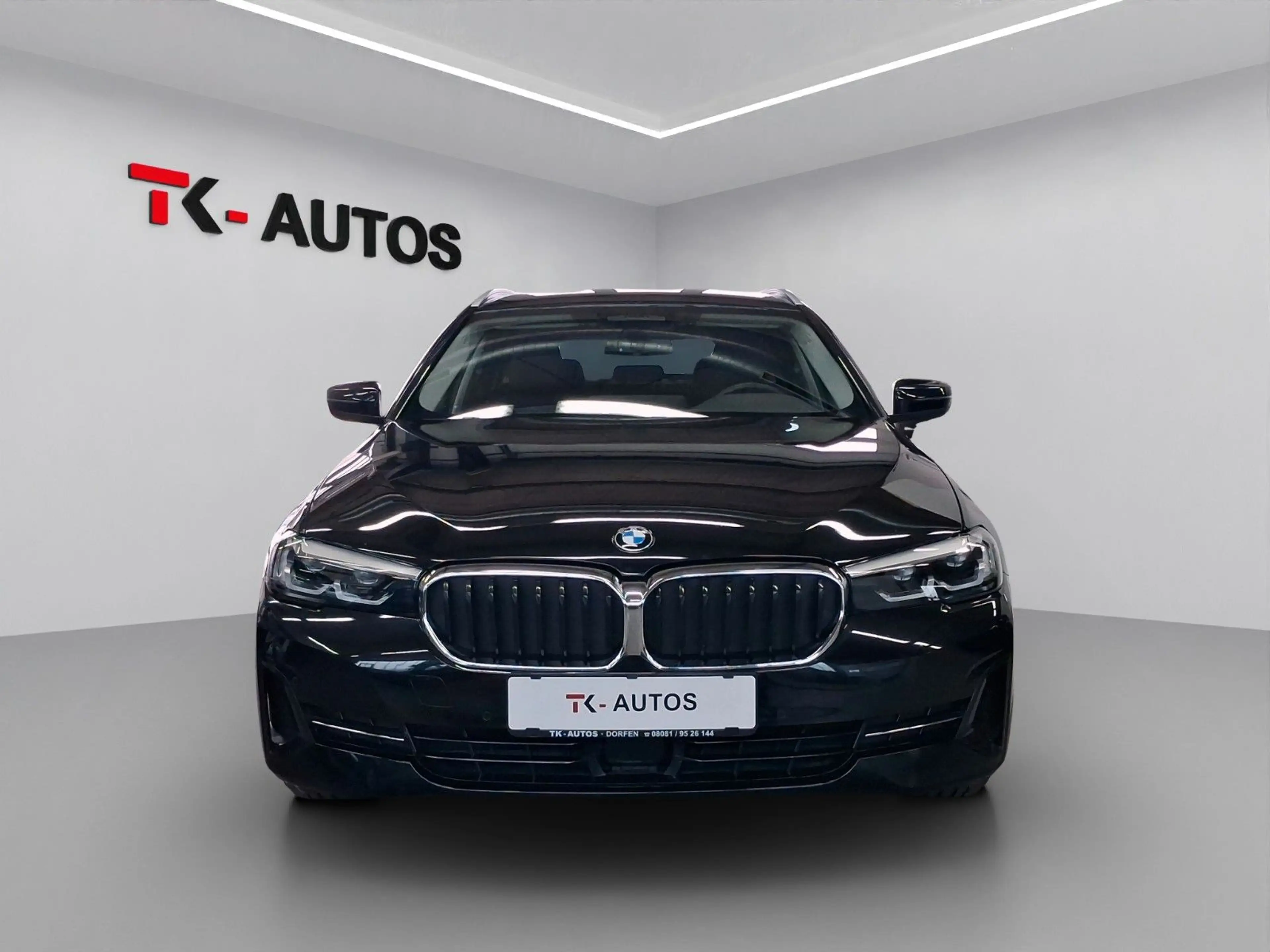 BMW 520 d Touring Aut.,Navi,Leder,LED,ACC,AHK,S-Heft — photo 2