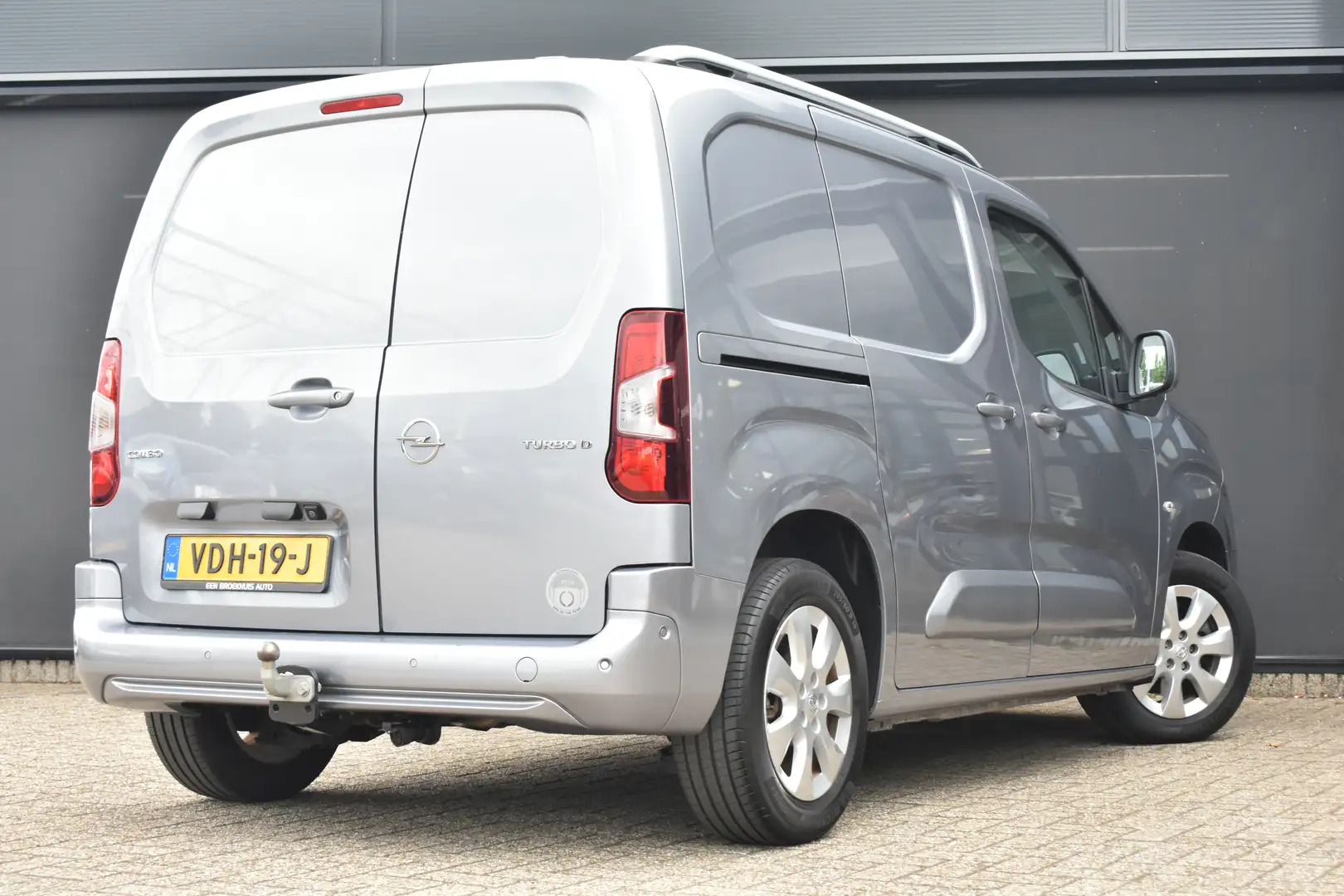 Opel Combo 1.5D L1H1 Innovation+ | Navigatie | Trekhaak | Bet Grijs - 2
