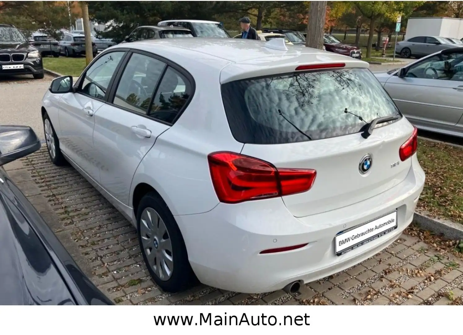 BMW 118 i Lim 5-Türer/Aut/NAVI/2xPDC/2.Hand/Tempomat Weiß - 2