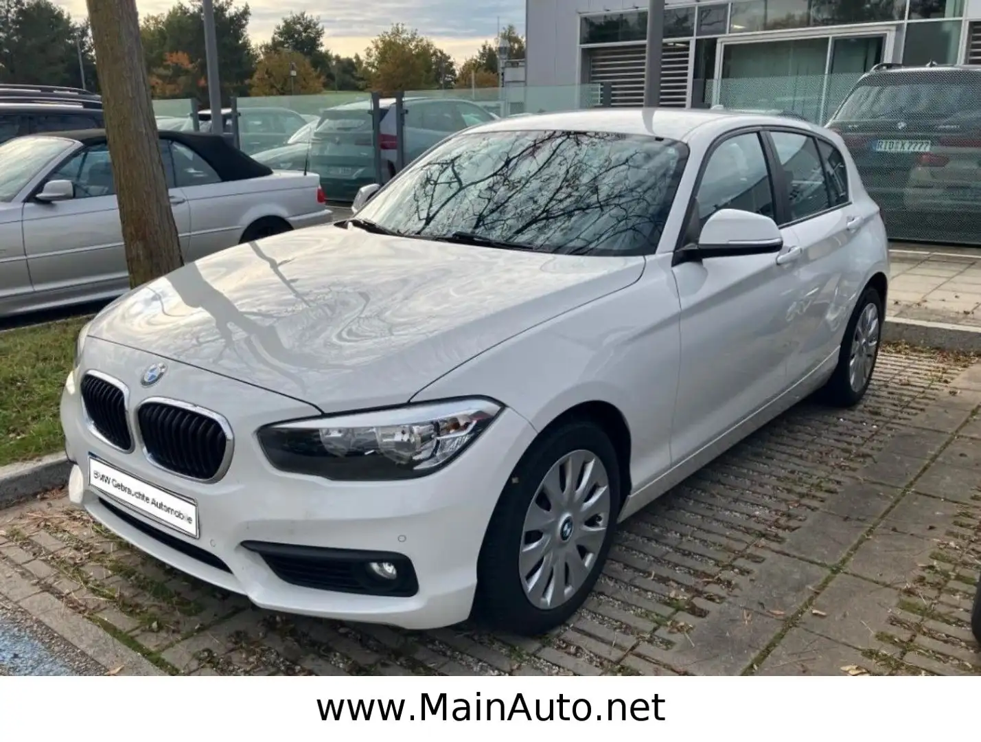BMW 118 i Lim 5-Türer/Aut/NAVI/2xPDC/2.Hand/Tempomat Weiß - 1