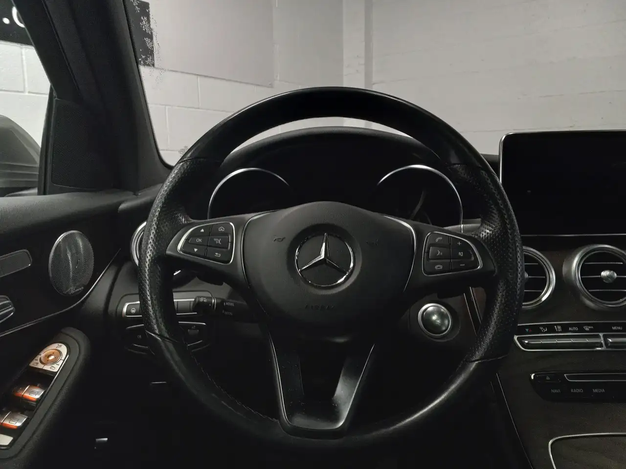 Mercedes-Benz GLC снимка Mercedes-Benz GLC