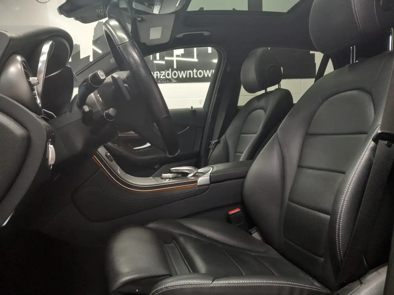 Mercedes-Benz GLC снимка Mercedes-Benz GLC