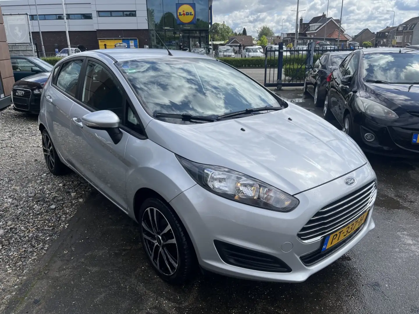 Ford Fiesta 1.0 Style** FACELIFT** 5DRS* Gris - 2