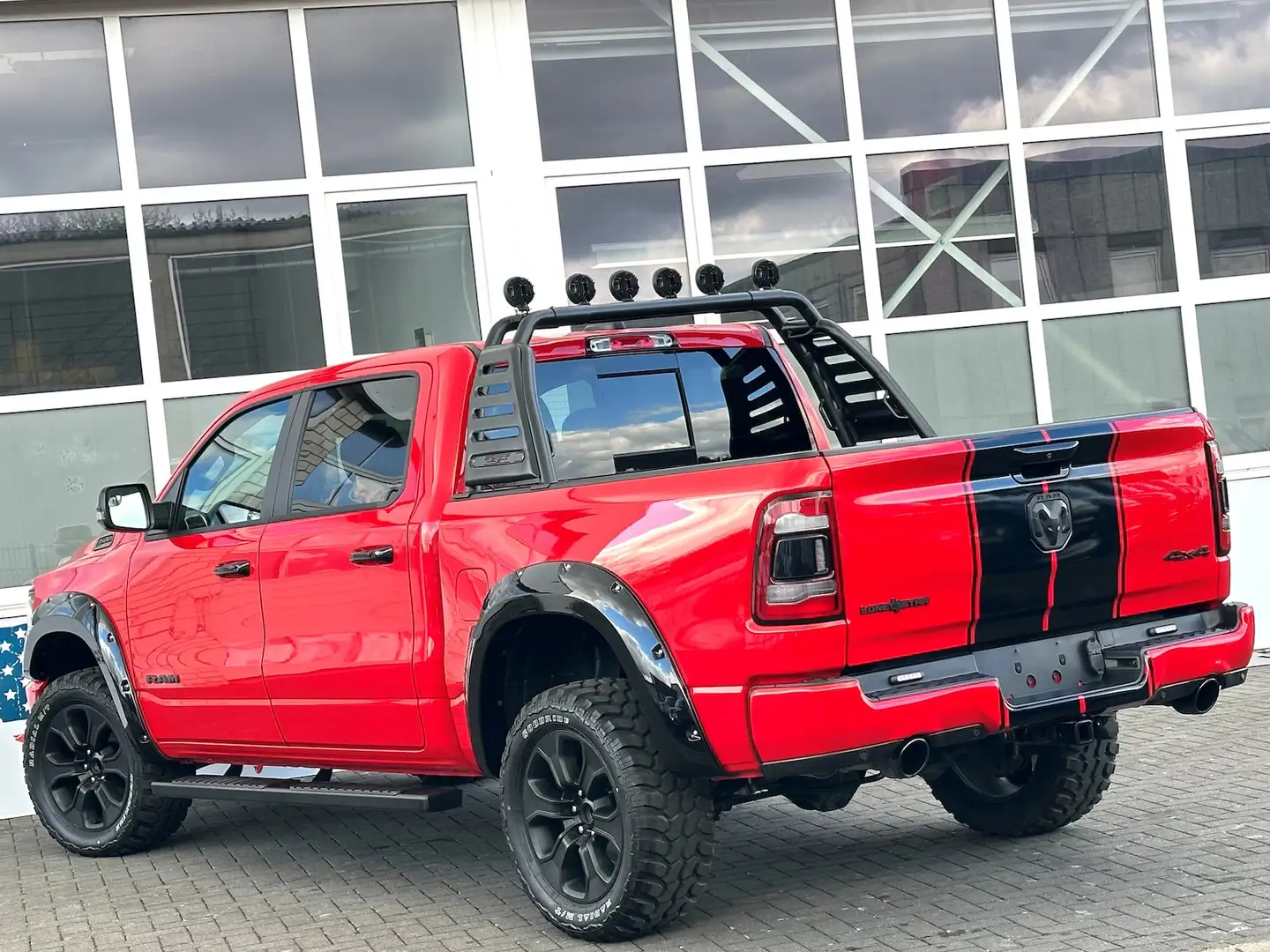 Dodge RAM 1500 Offroad 5,7L 4x4 12´´-Displ. Prins LED Rot - 1