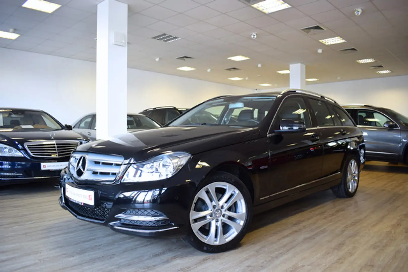 Mercedes-Benz C 180 T CGI BE NAVI/2.BESITZ/MTL.RATE 138,- Negro - 1