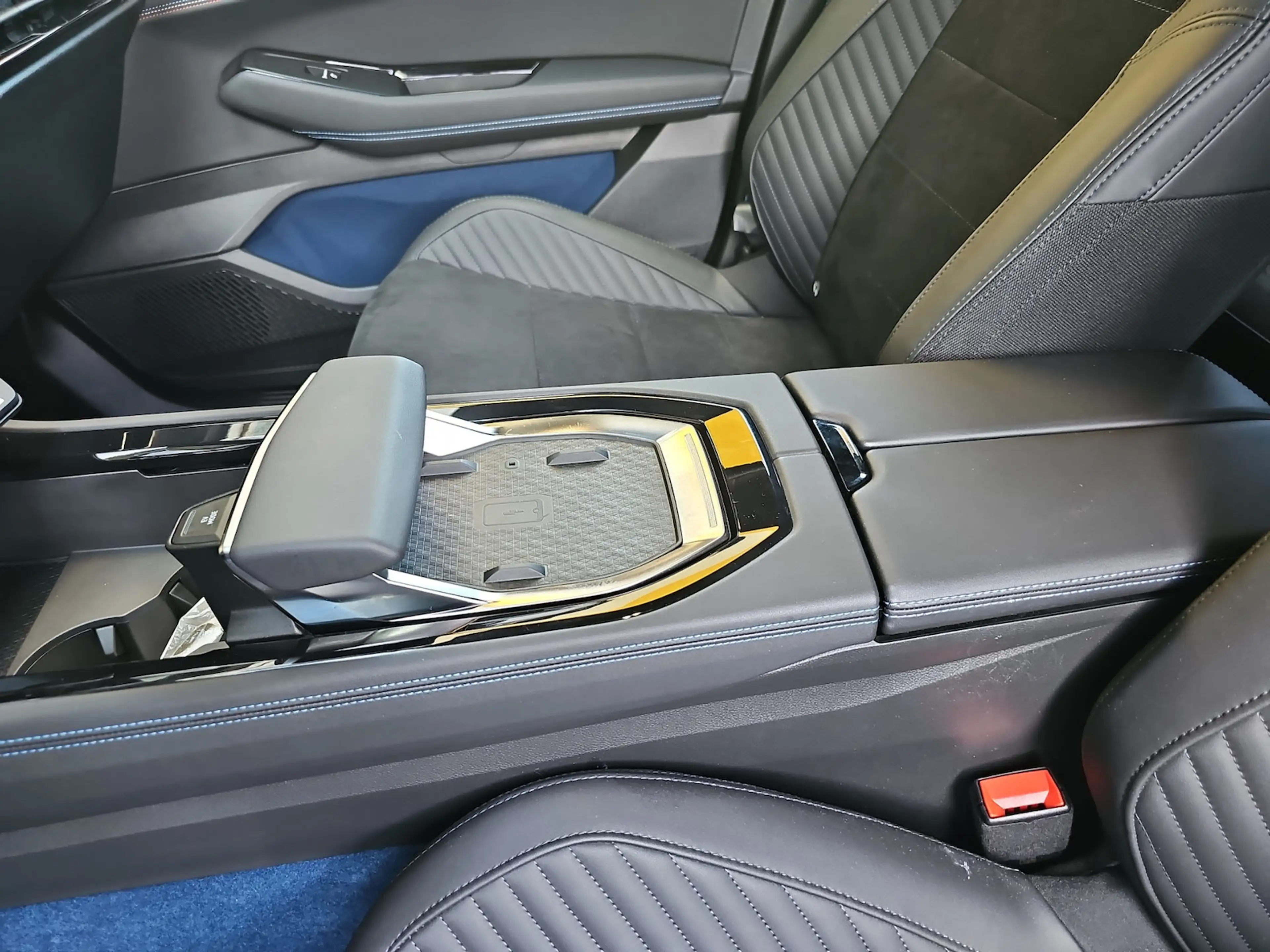 Renault Rafale 300 E-Tech Plug-in Hybrid 4x4 Esp. Alpine — photo 15