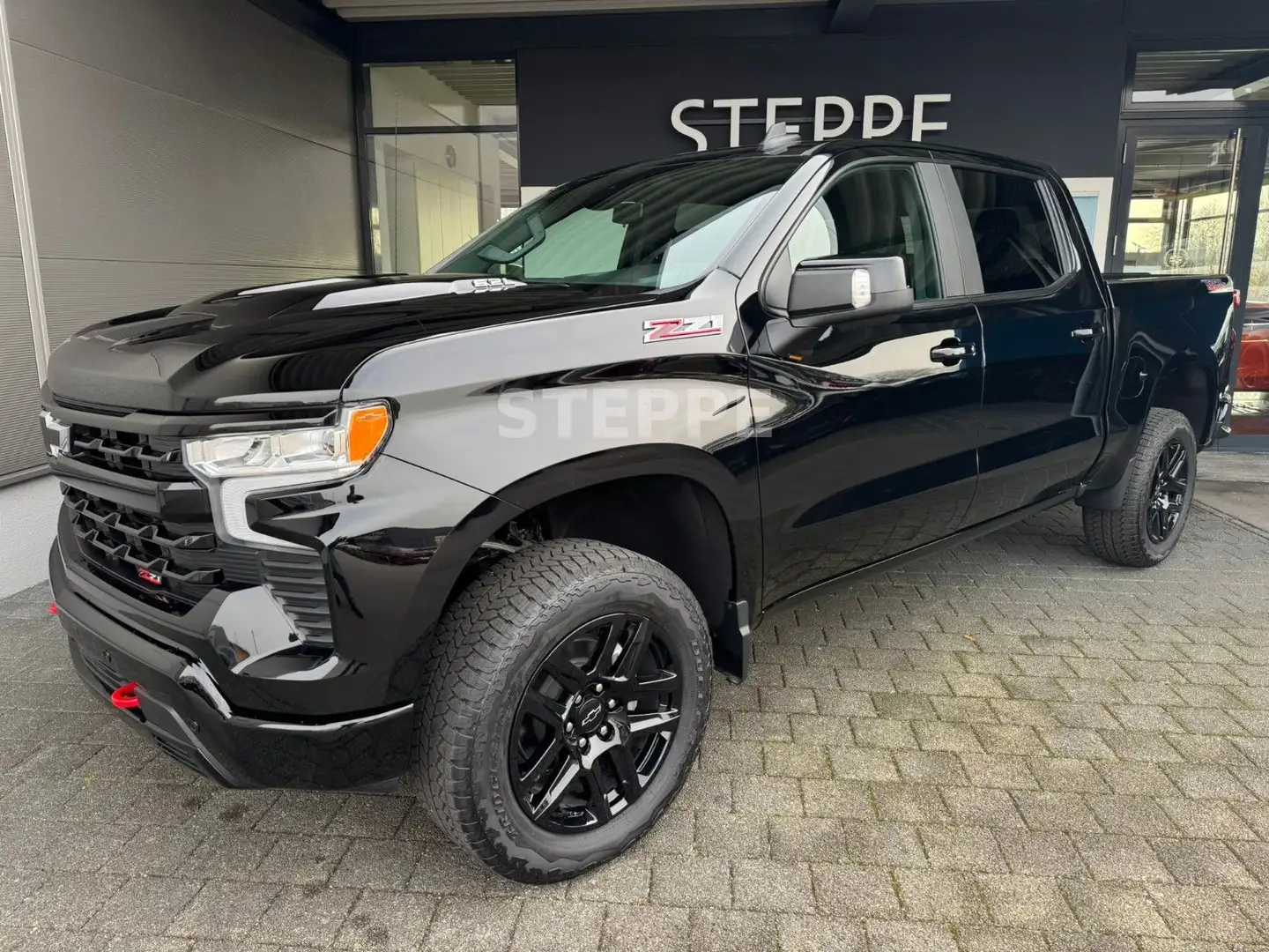 Chevrolet Silverado 2025 Silverado LT Trail Boss 6,2V8 Crew Cab. AHK Schwarz - 1