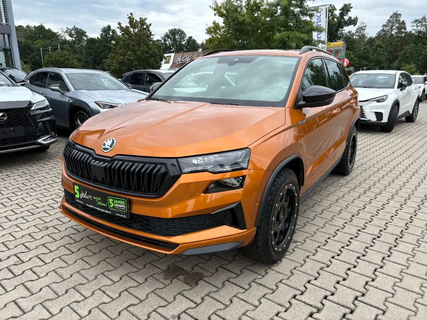 Skoda Karoq 2.0 TDI Sportline 4x4 AHK, LED, Schiebedach Orange - 2