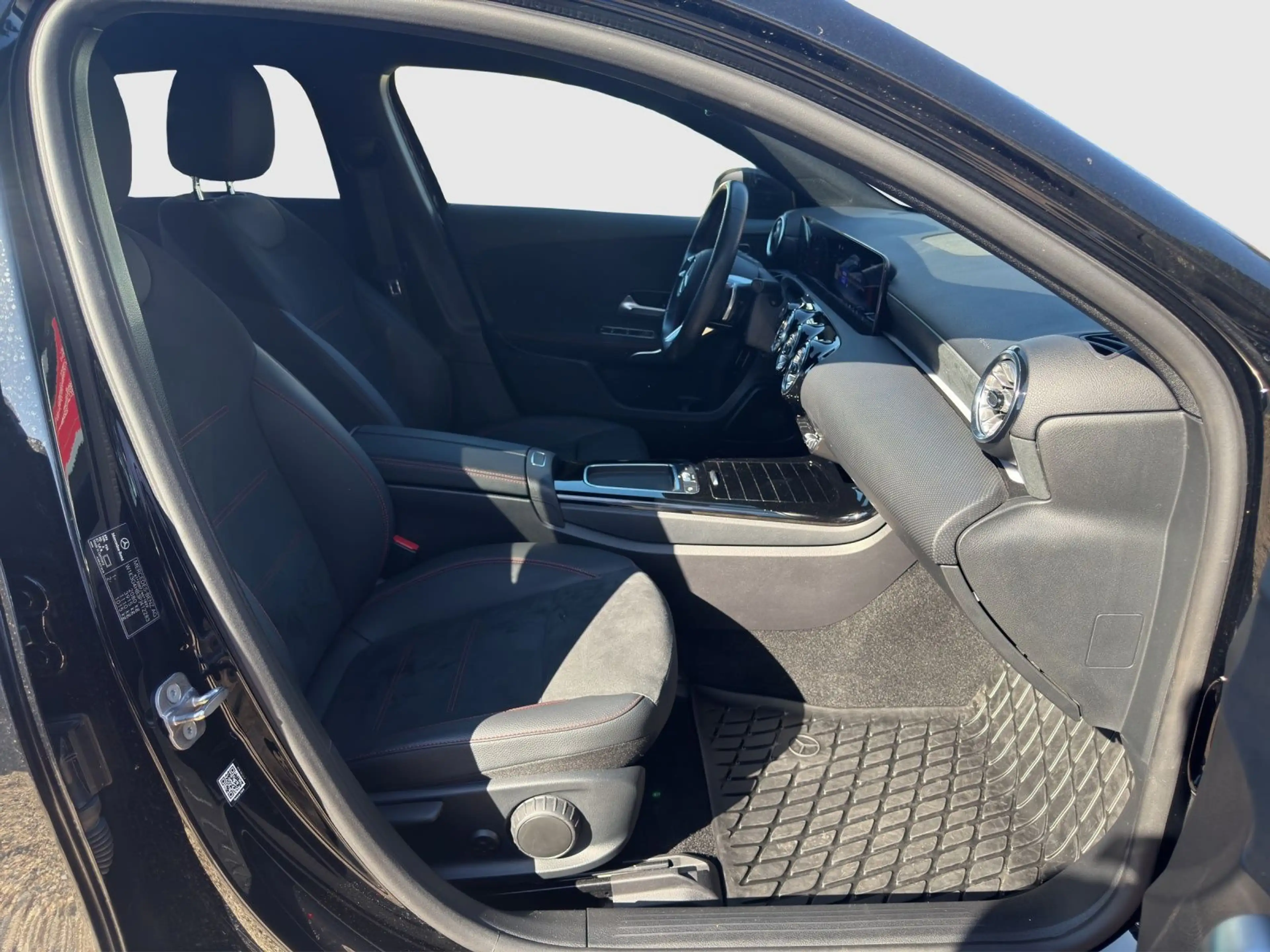 Mercedes-Benz A 250 Lim 4Matic AMG LINE LM19 KAMERA LED — photo 4