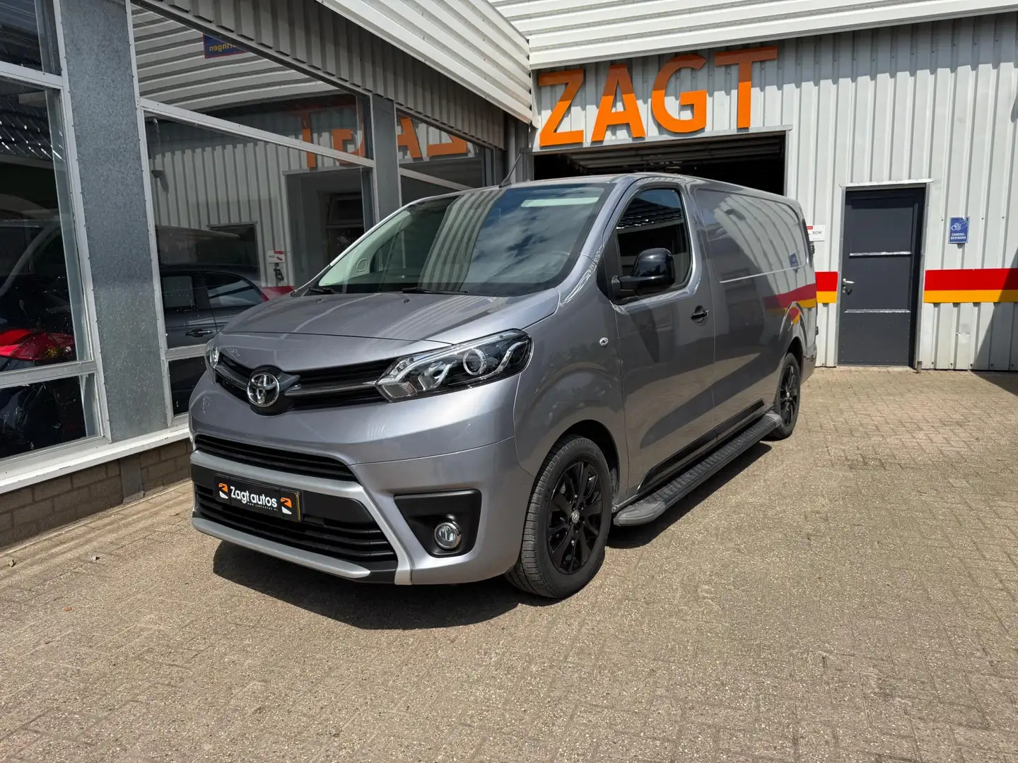 Toyota Proace Worker 2.0 D-4D Black Line Long Gris - 1